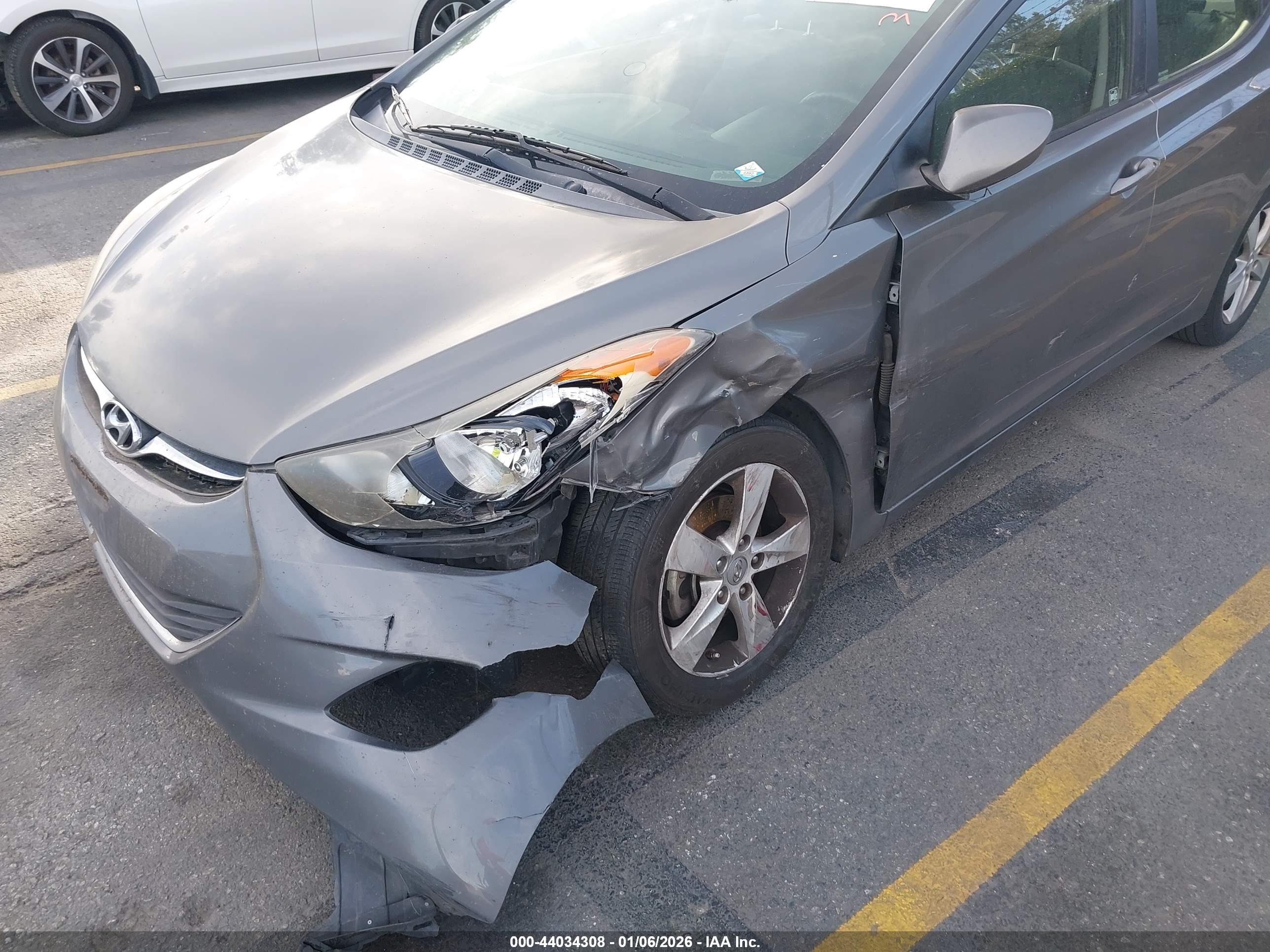 HYUNDAI ELANTRA image 6