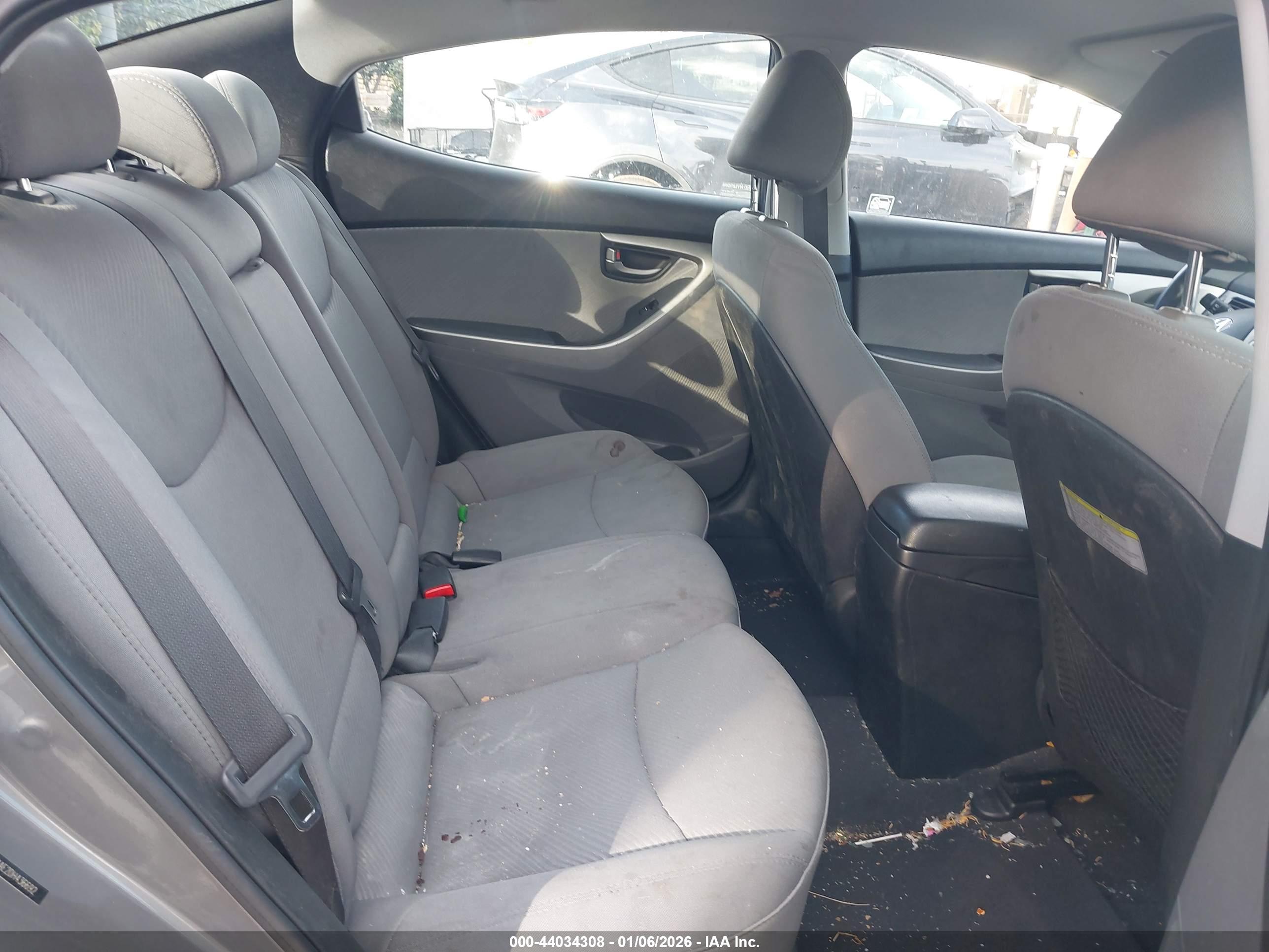 HYUNDAI ELANTRA image 8
