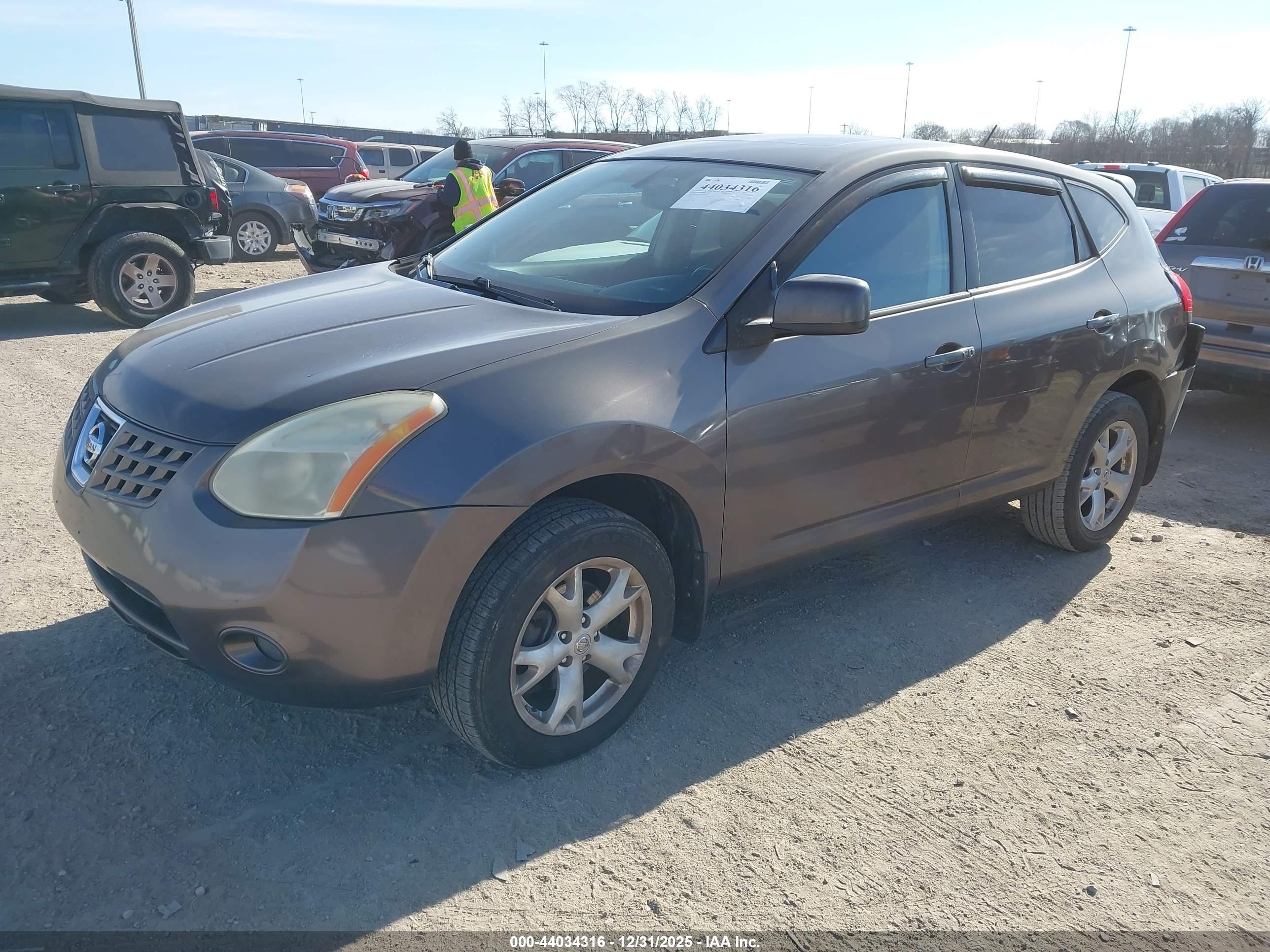 NISSAN ROGUE image 2