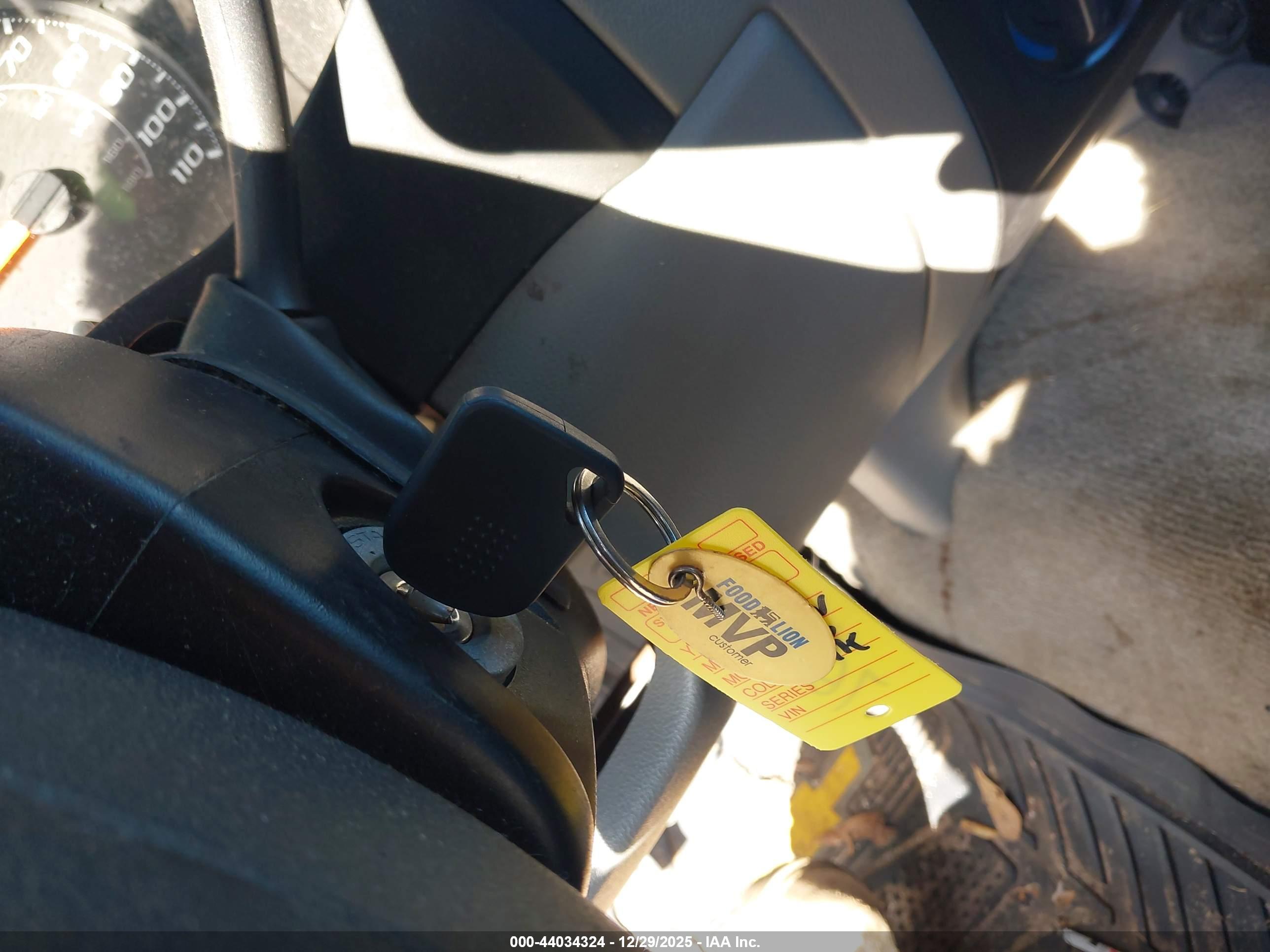 CHEVROLET COLORADO image 11