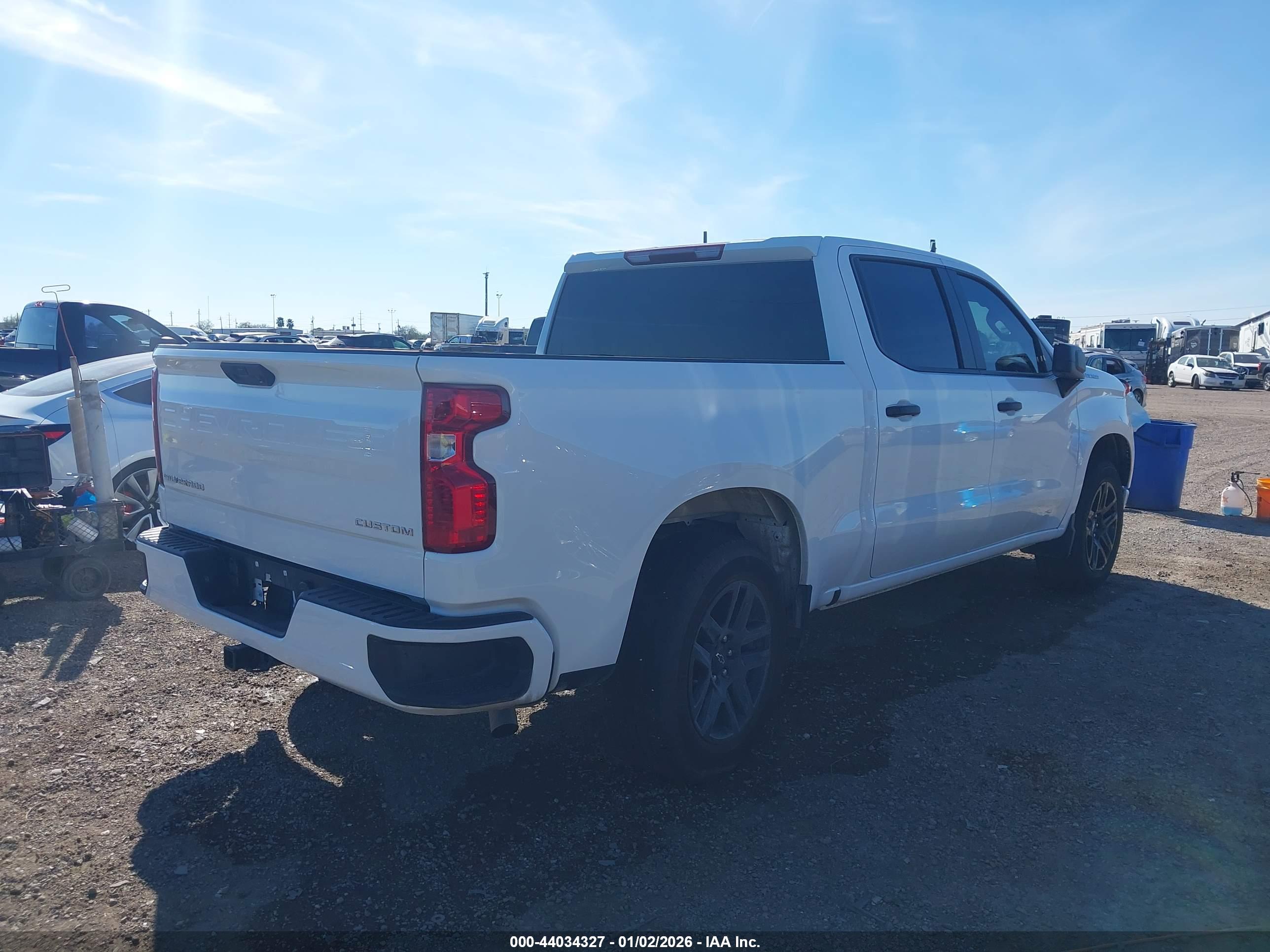 CHEVROLET SILVERADO image 4