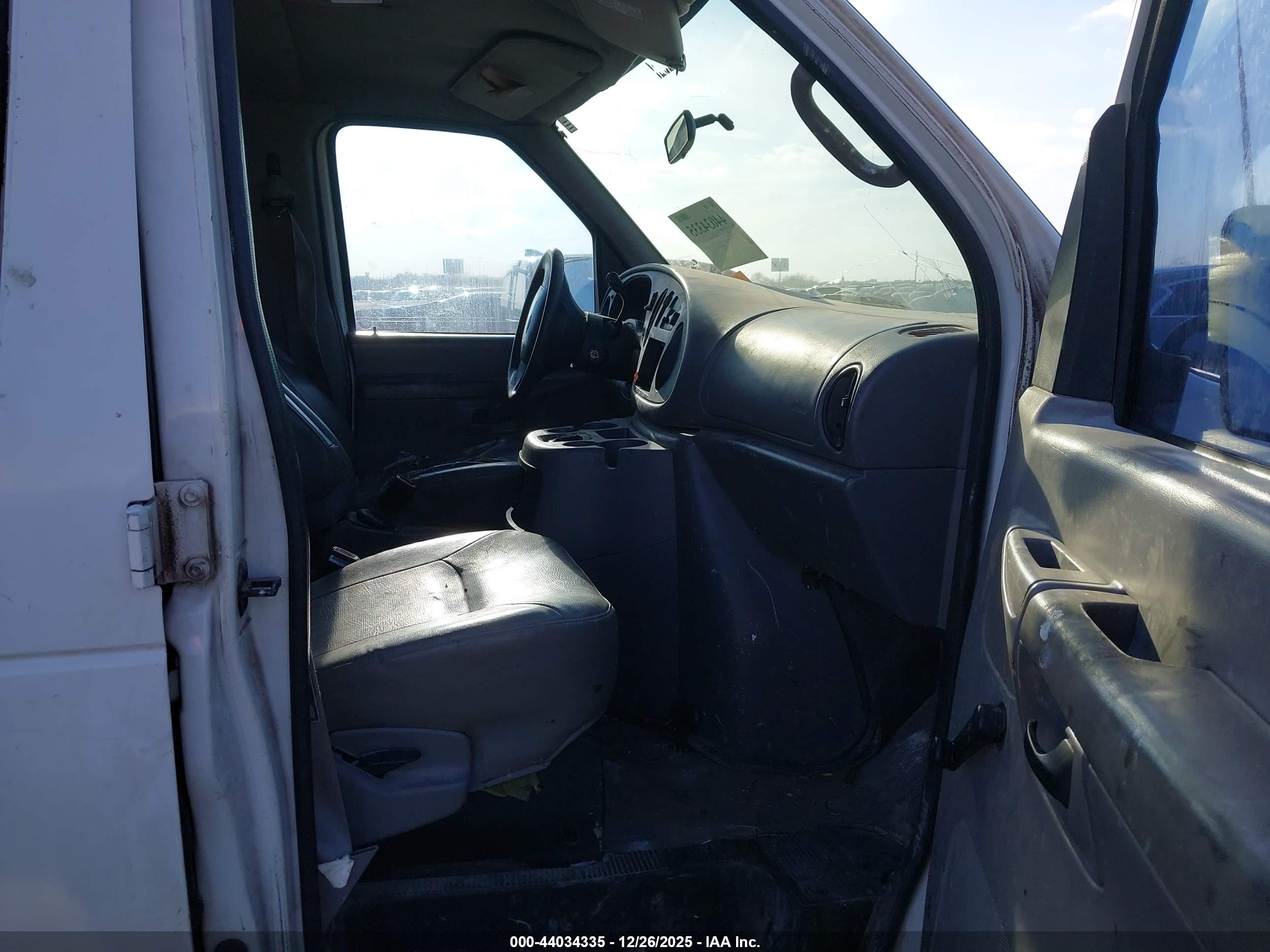 FORD E-350 image 5