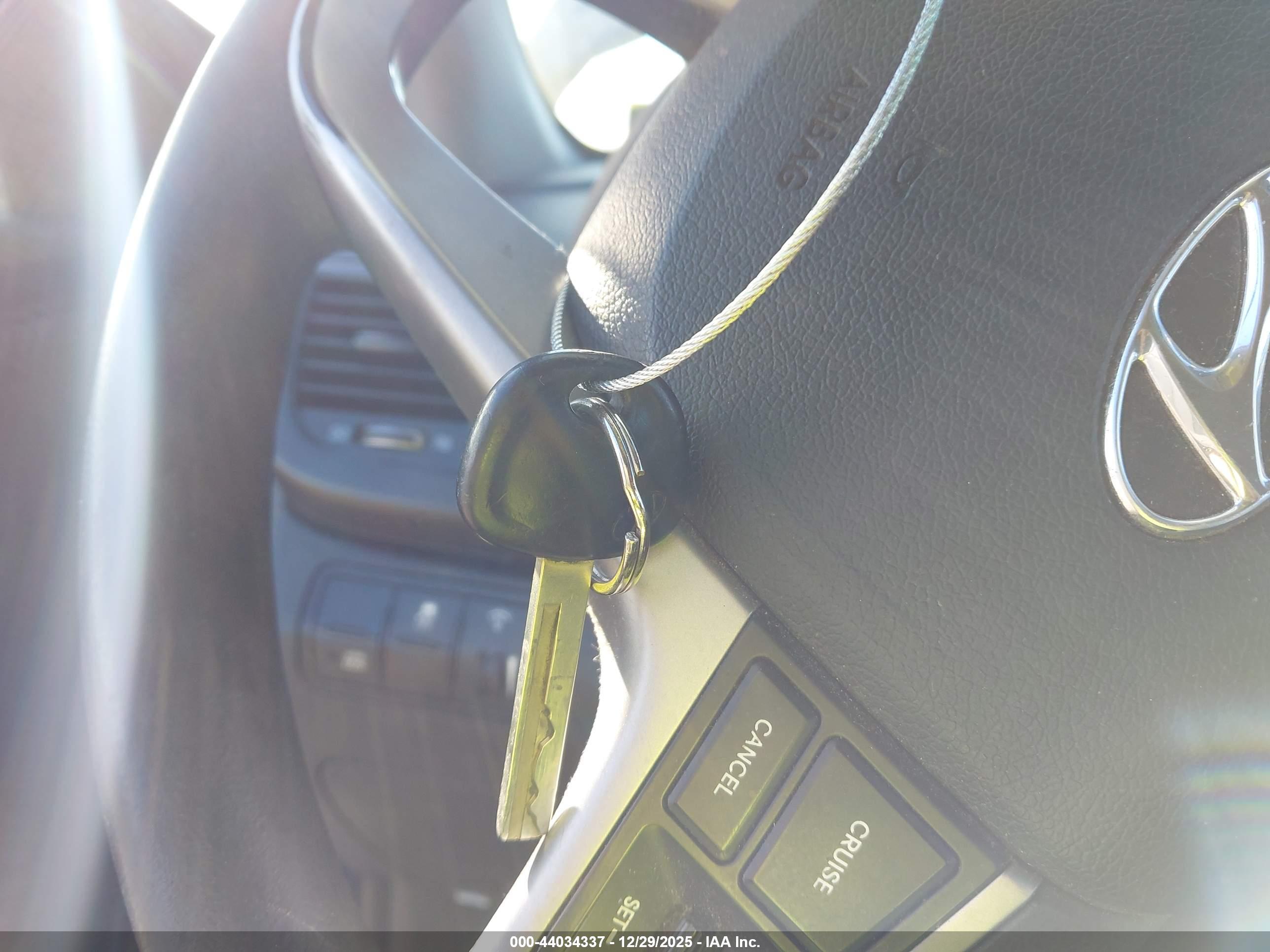 HYUNDAI ACCENT image 11