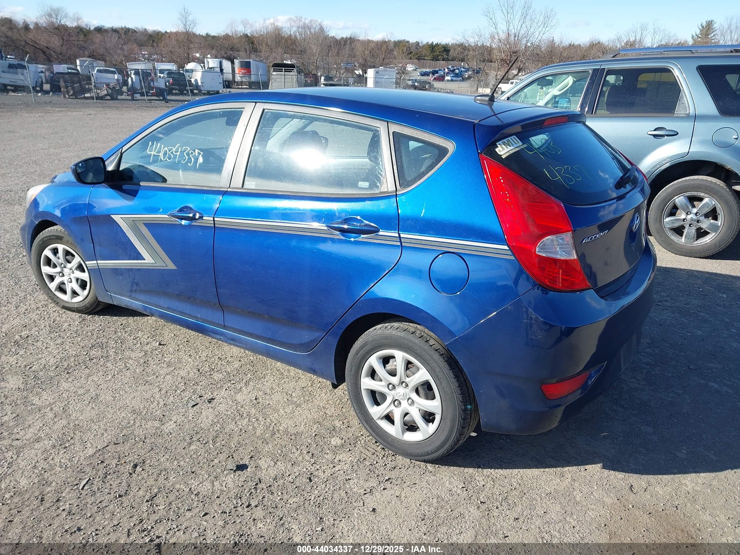 HYUNDAI ACCENT image 3