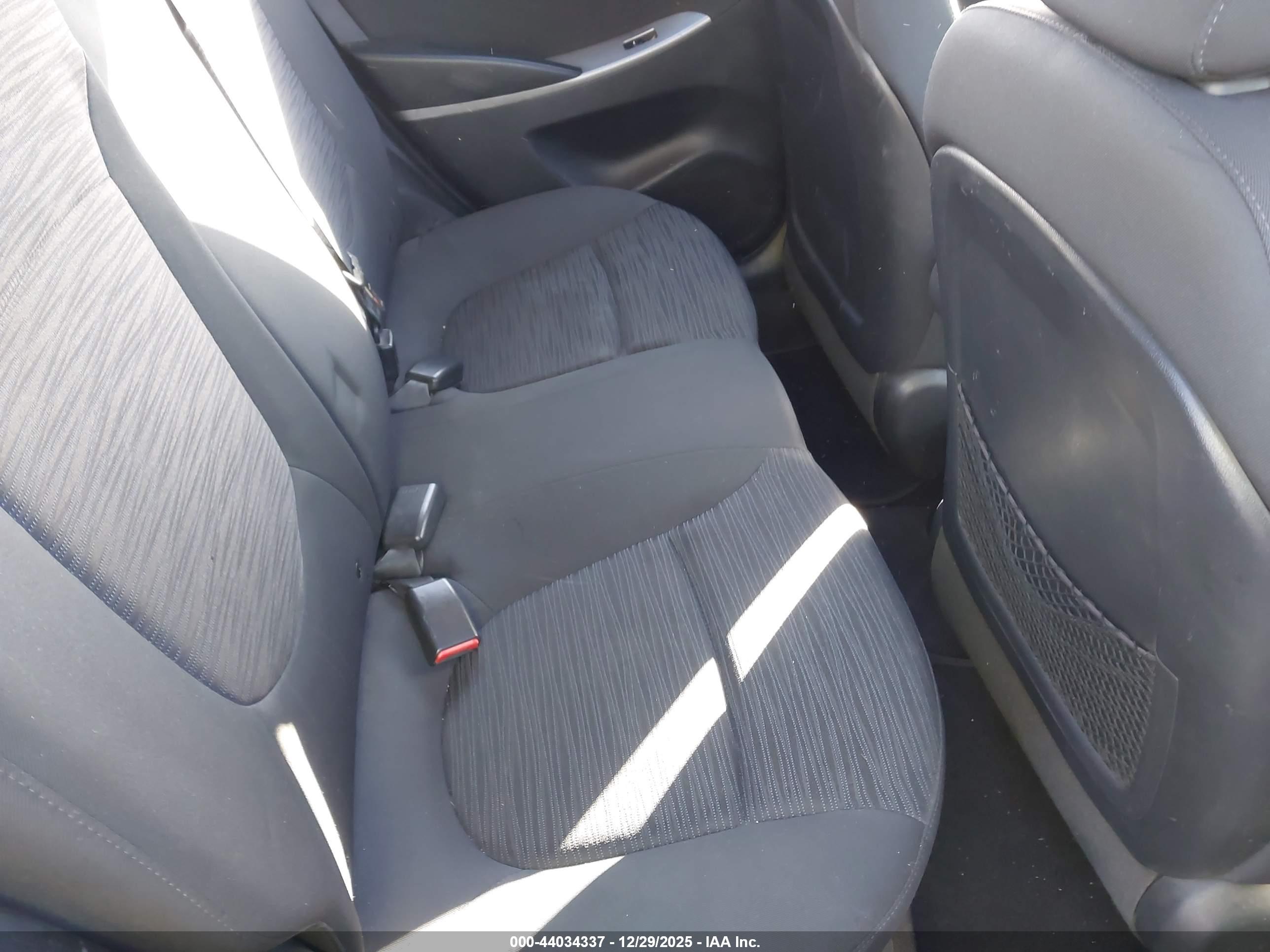 HYUNDAI ACCENT image 8
