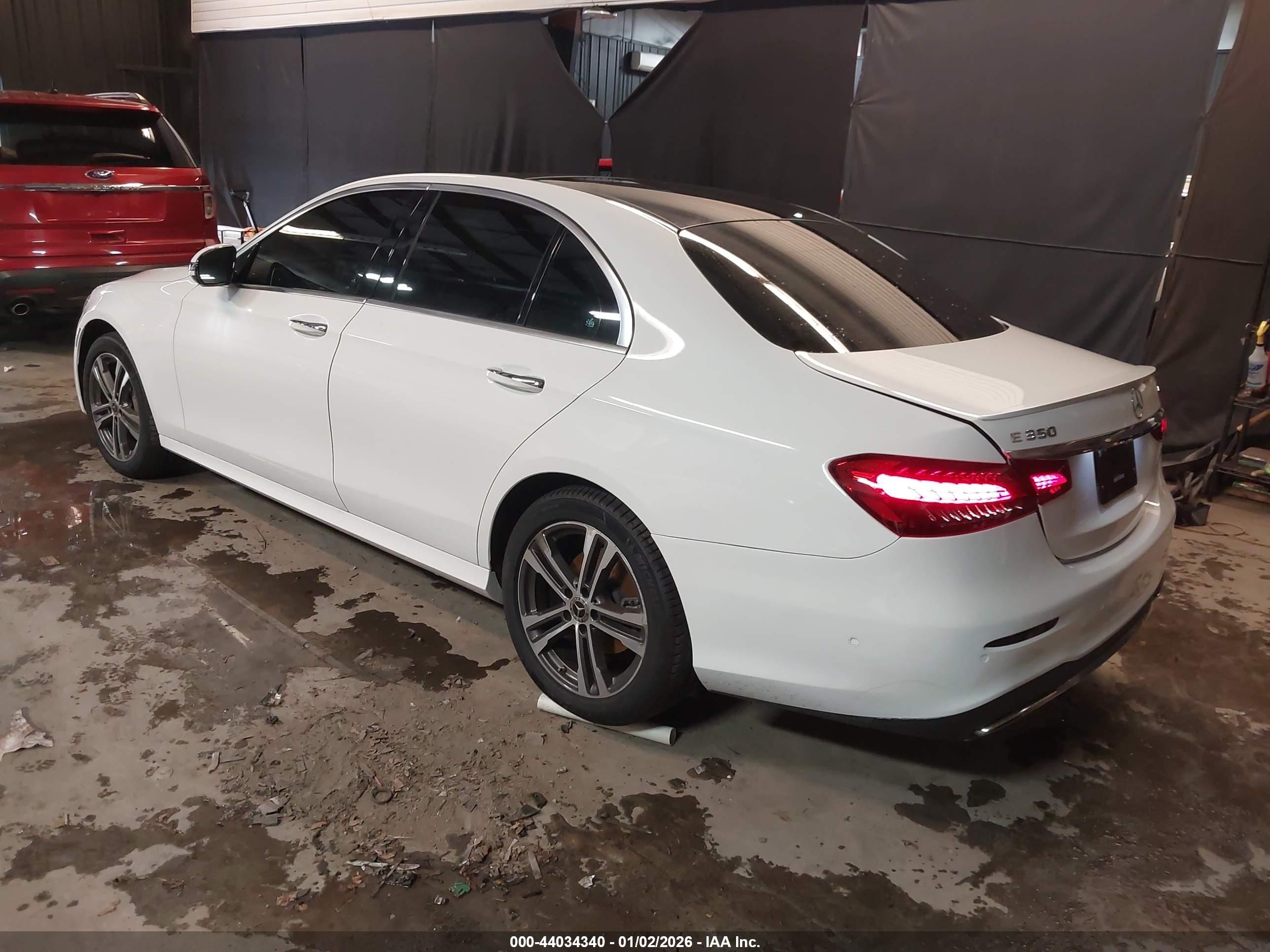 MERCEDES-BENZ E image 3