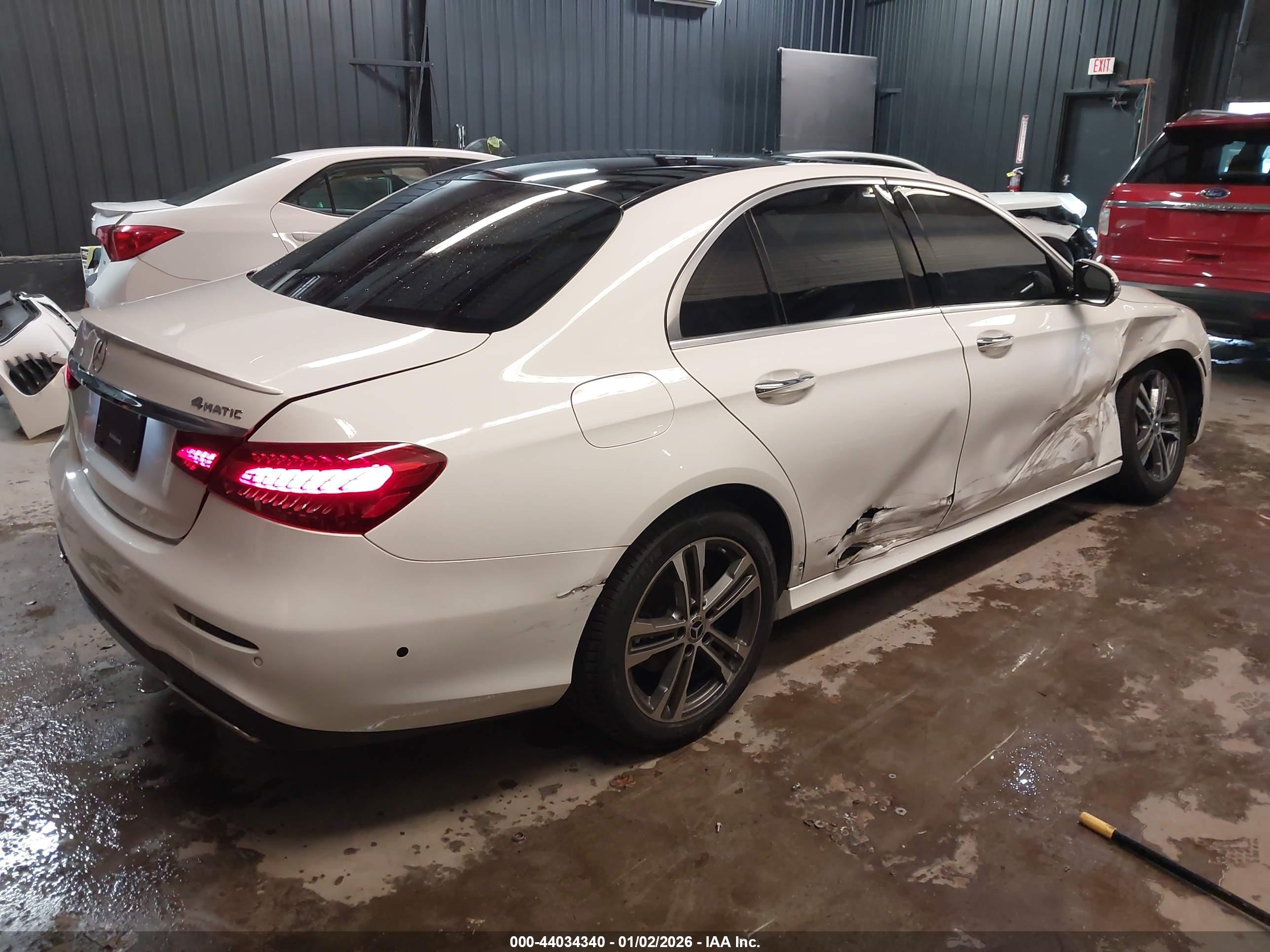 MERCEDES-BENZ E image 4