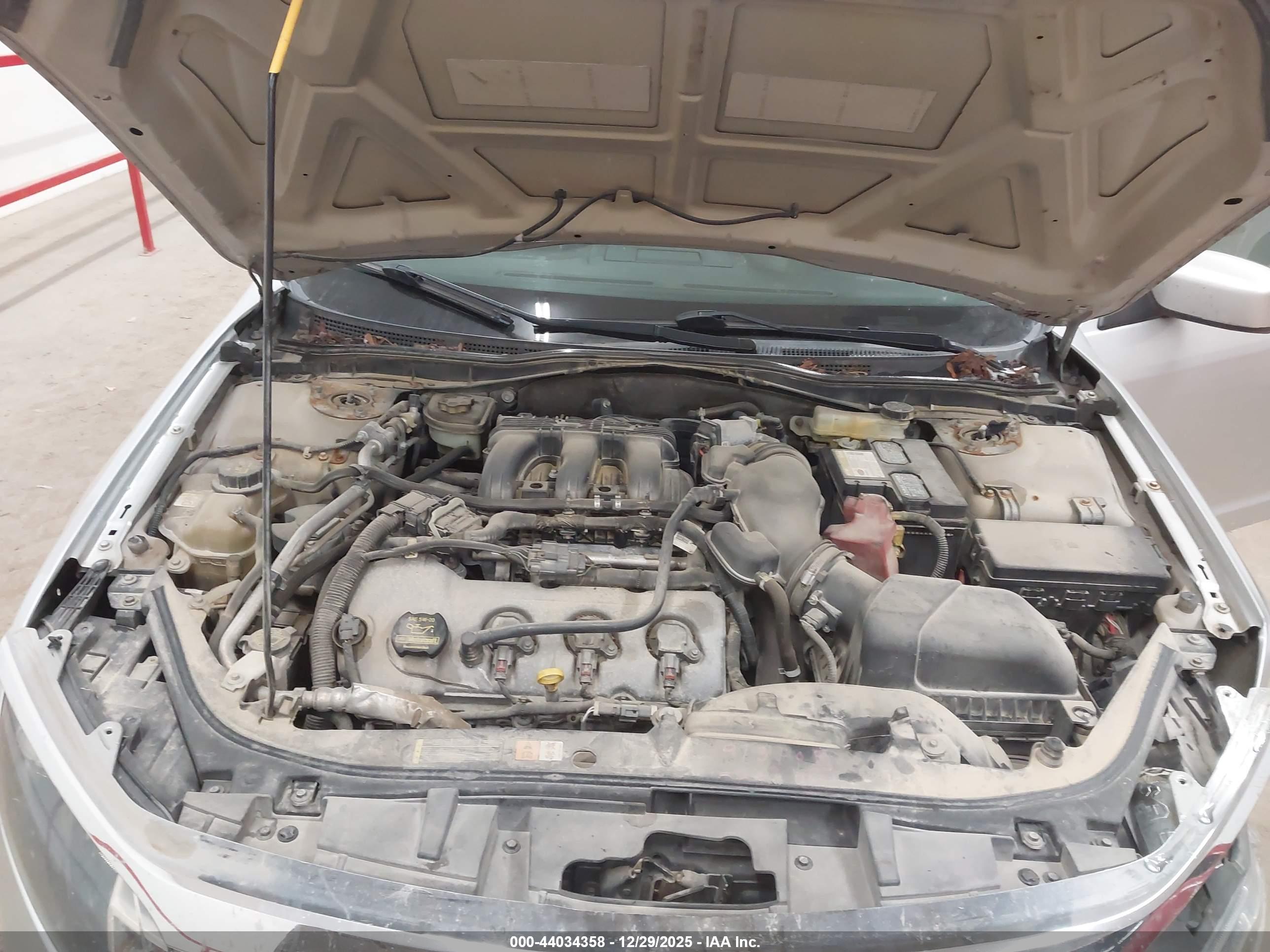 FORD FUSION image 10