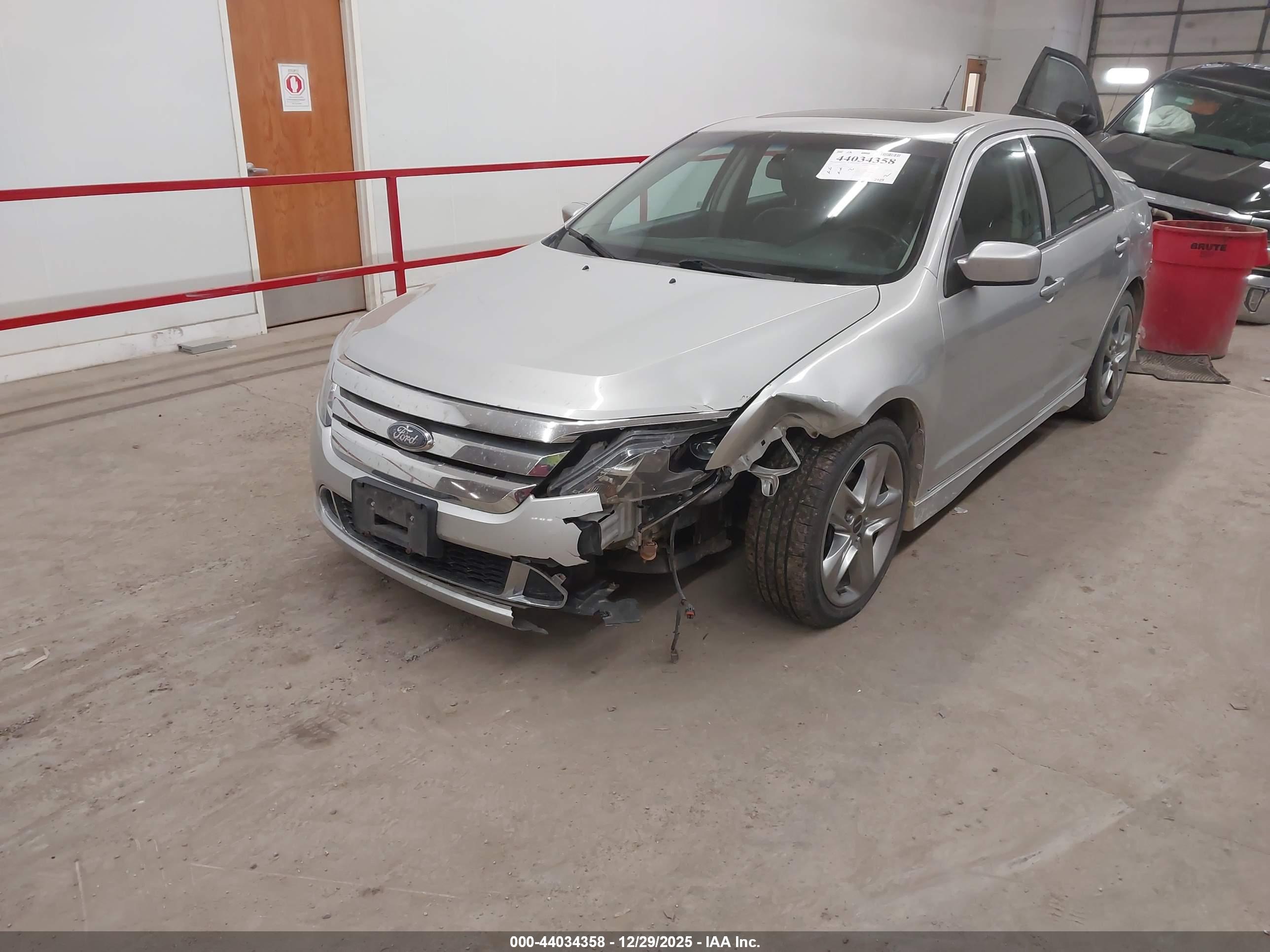 FORD FUSION image 2