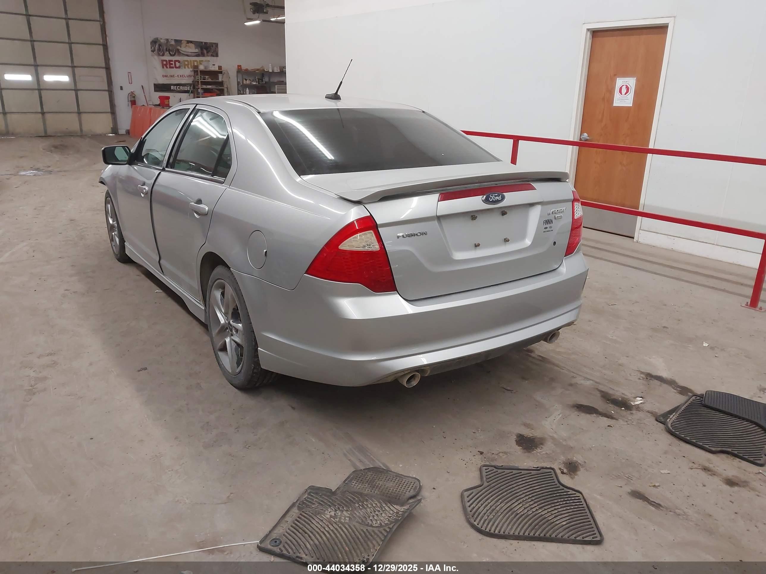 FORD FUSION image 3