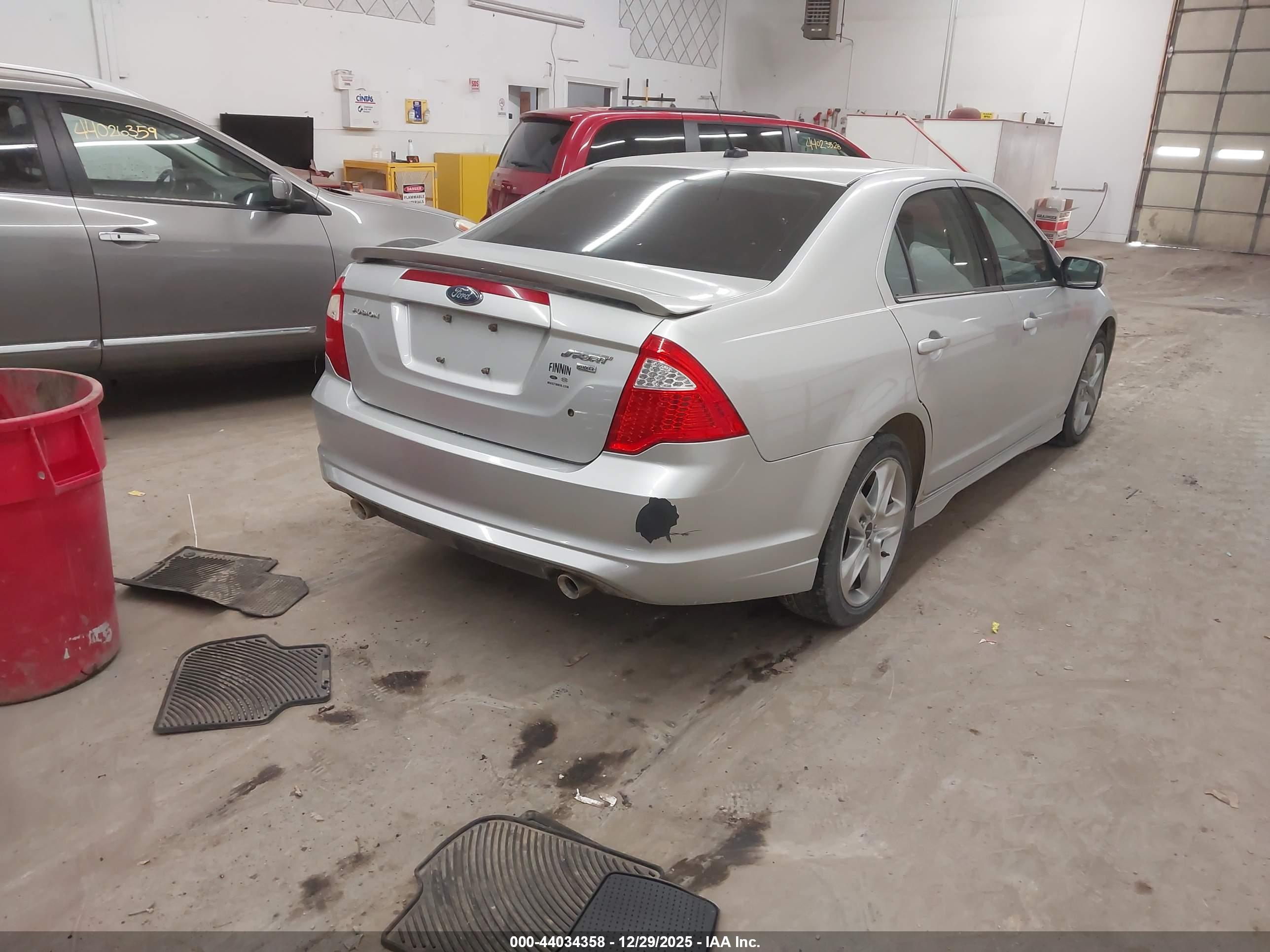 FORD FUSION image 4