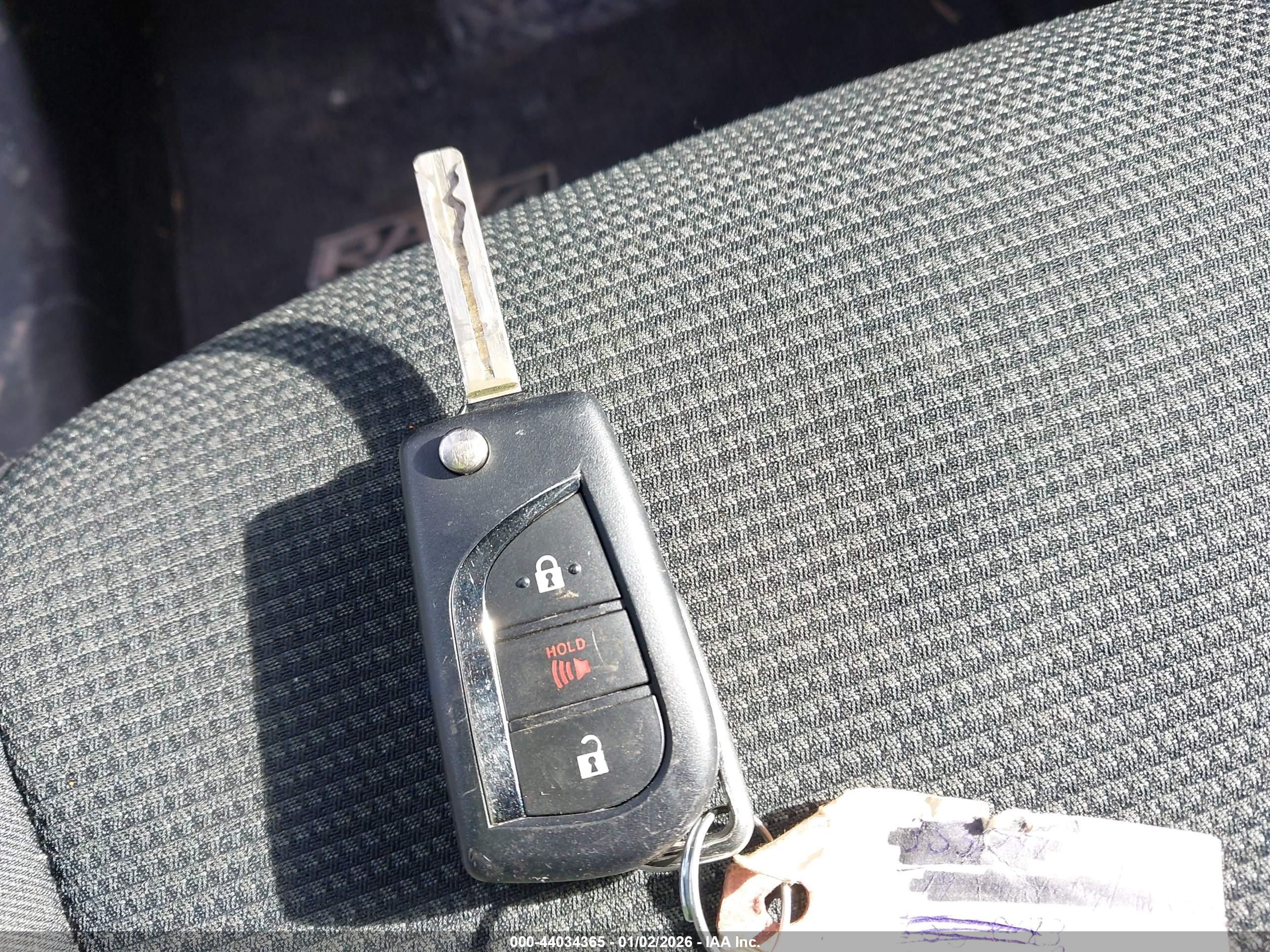TOYOTA RAV4 image 11