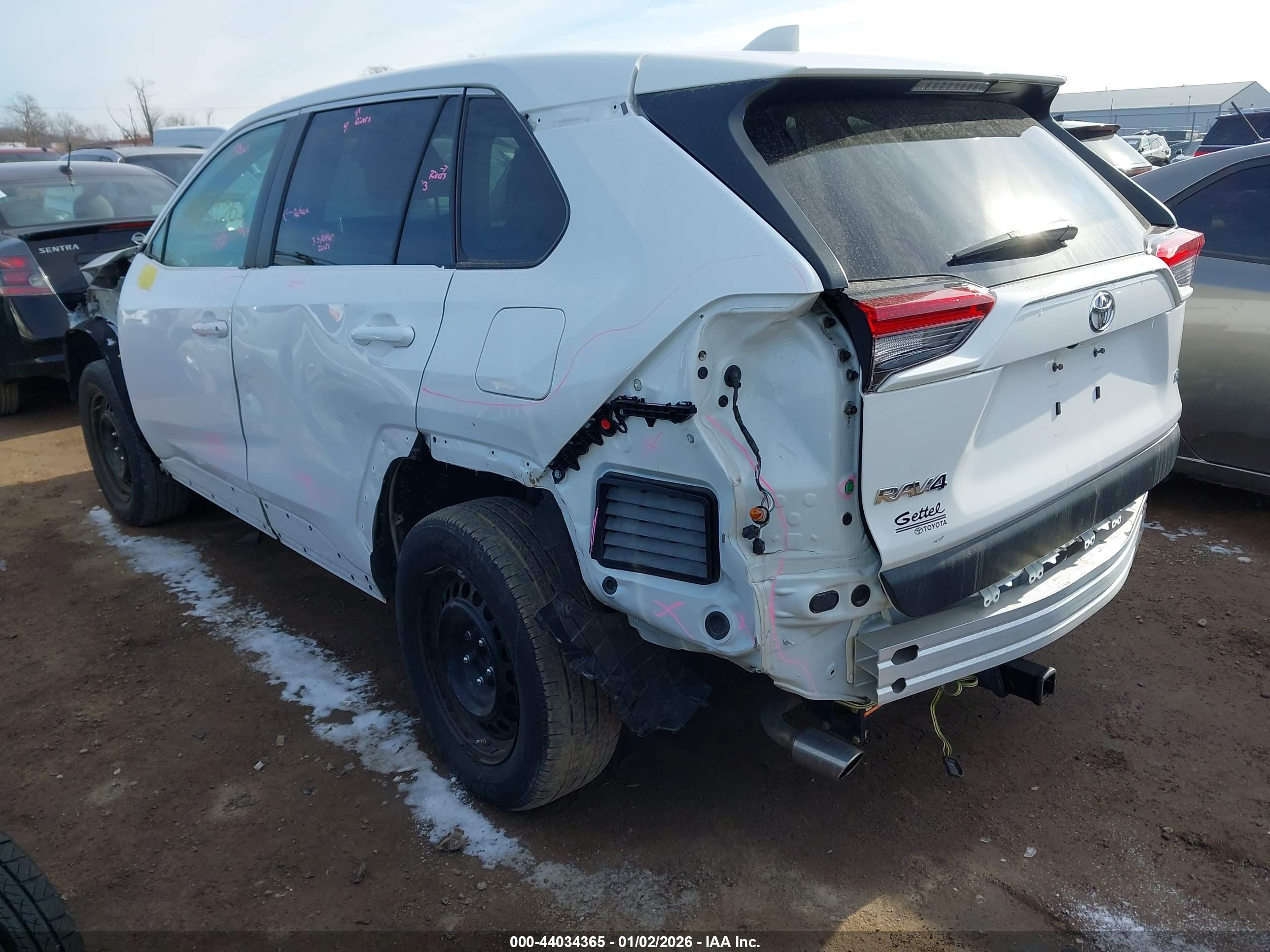 TOYOTA RAV4 image 3