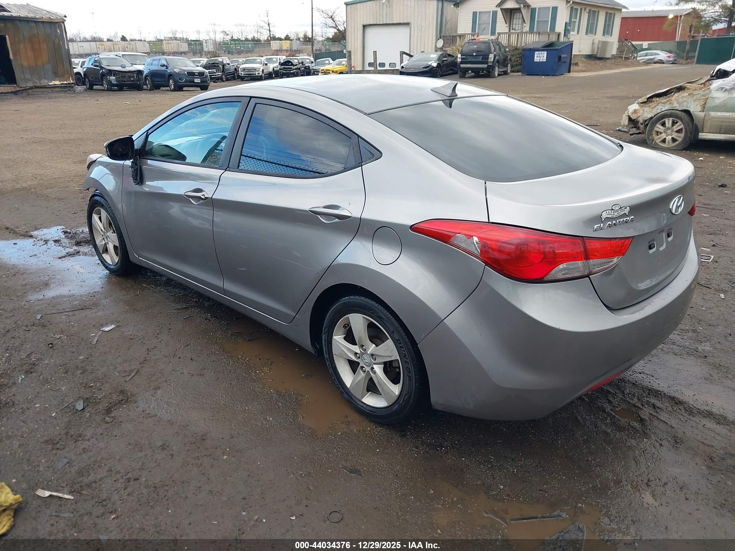 HYUNDAI ELANTRA image 3
