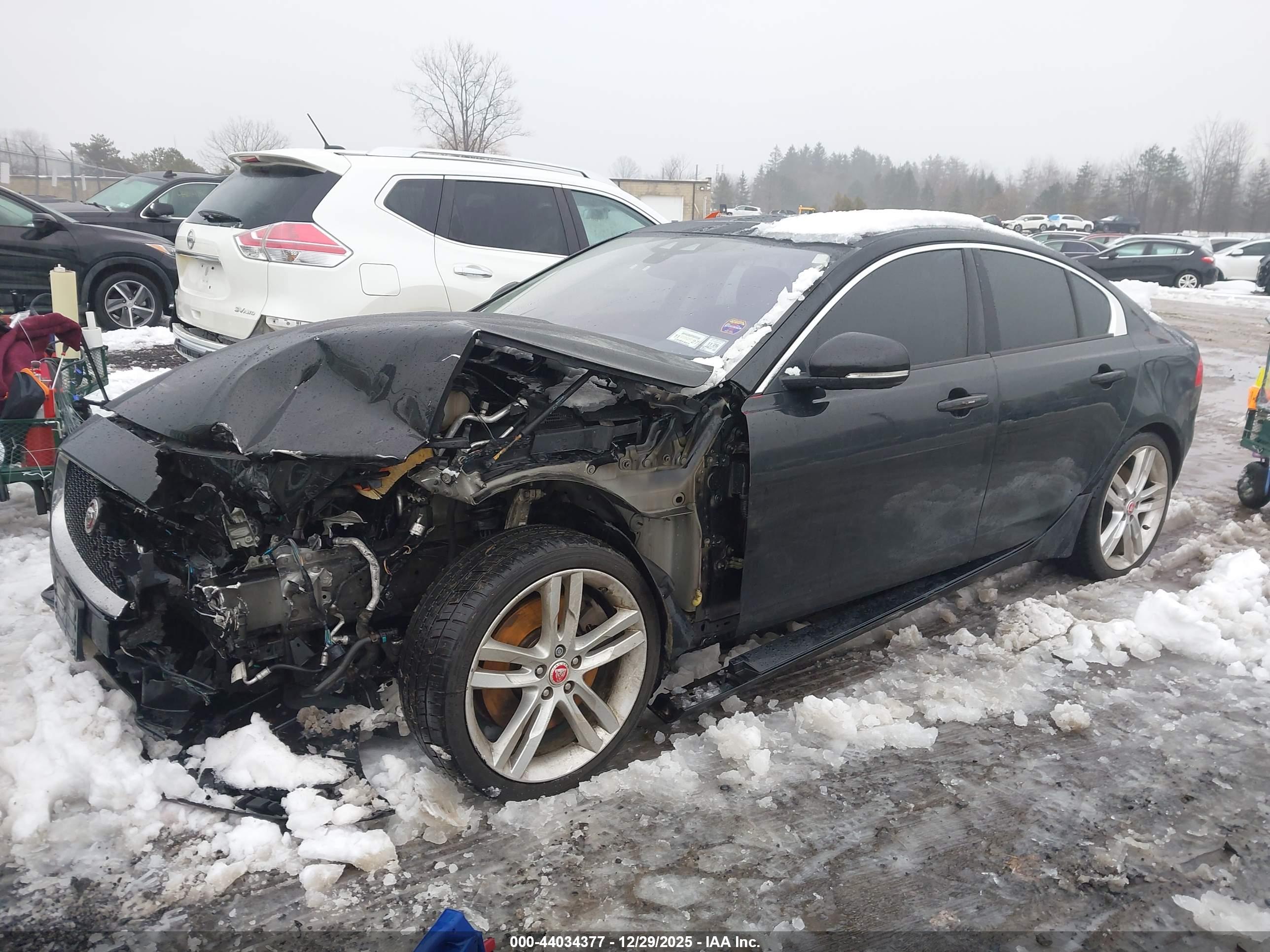 JAGUAR XE image 2