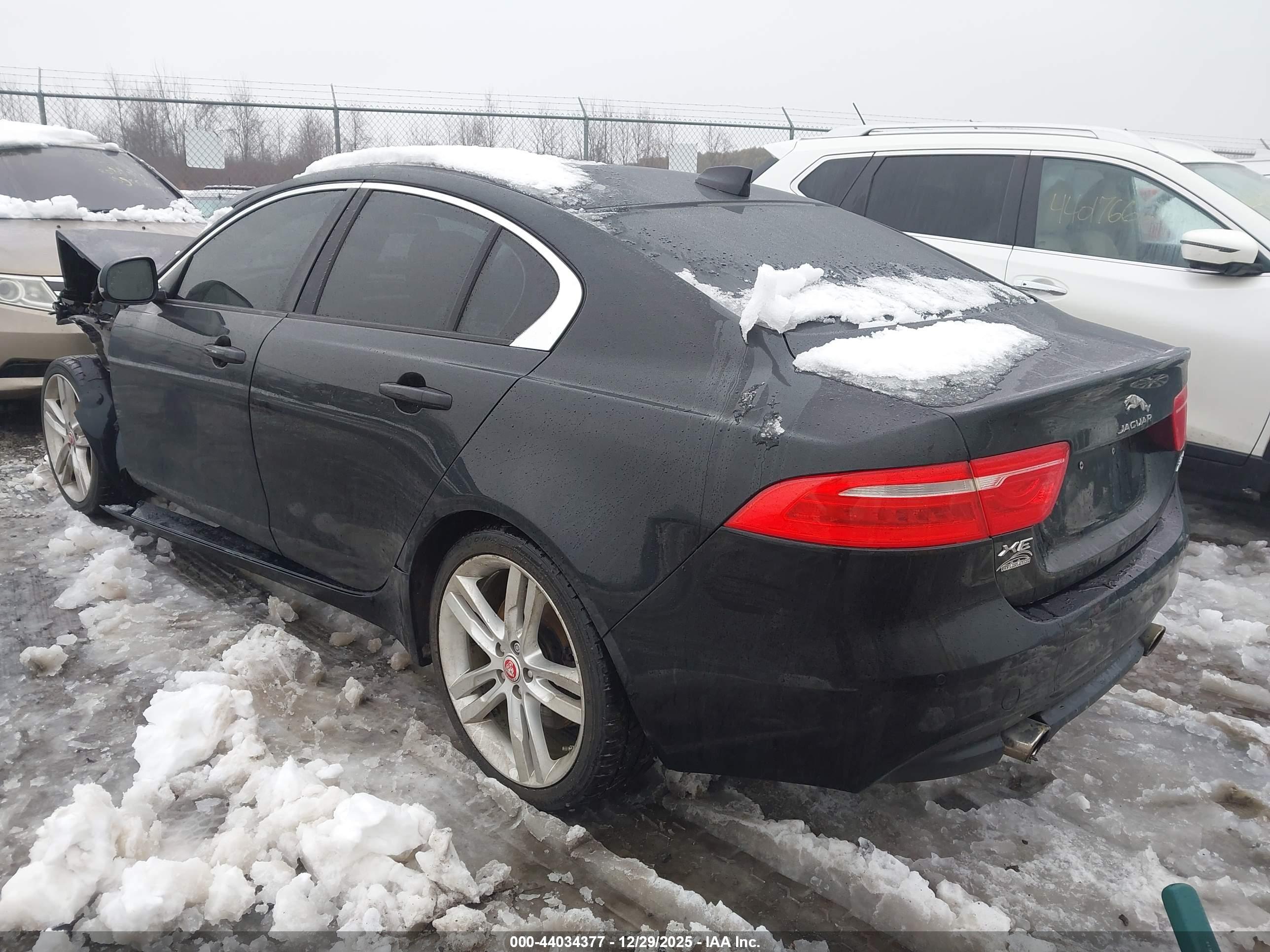 JAGUAR XE image 3