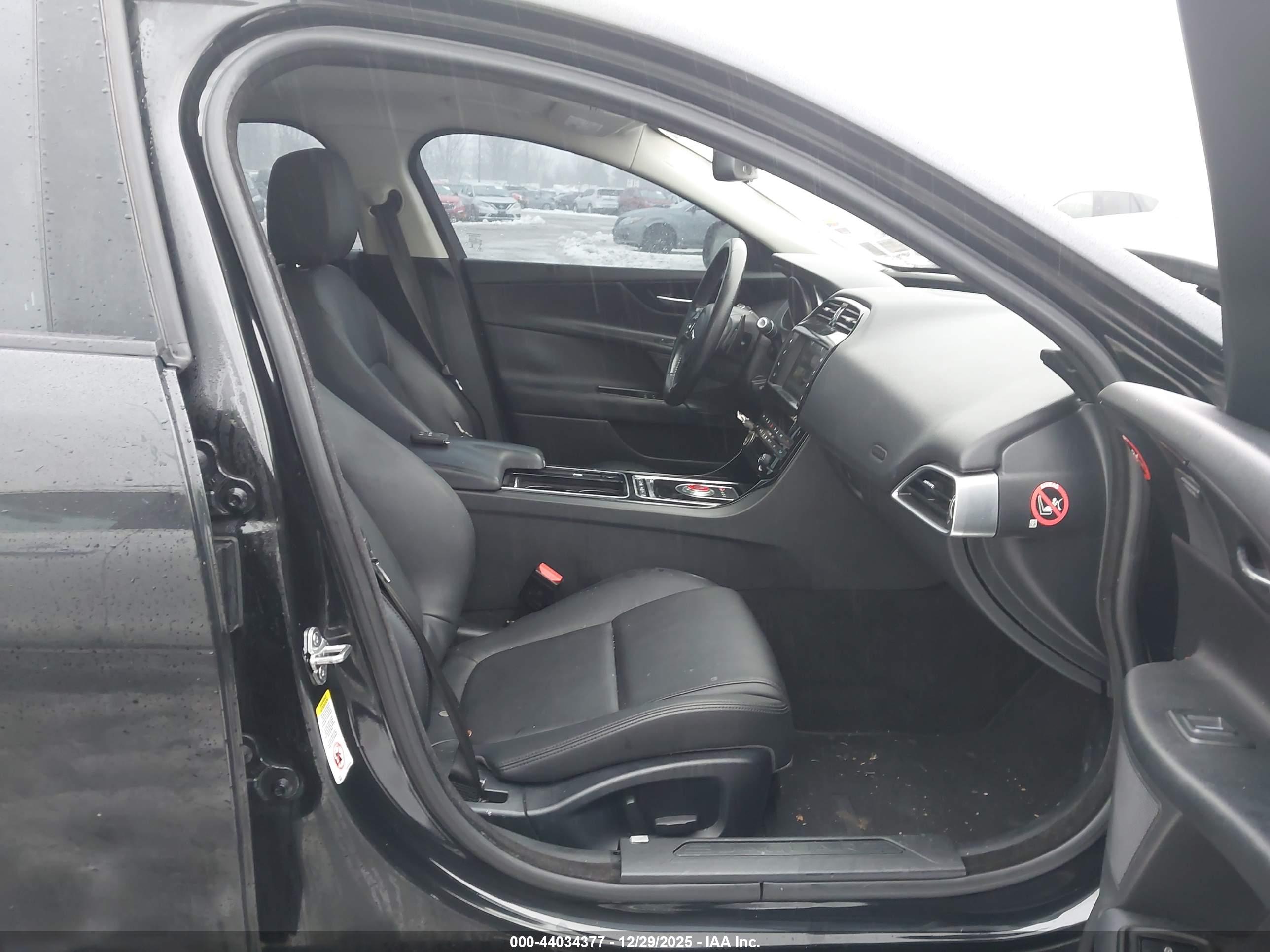 JAGUAR XE image 5