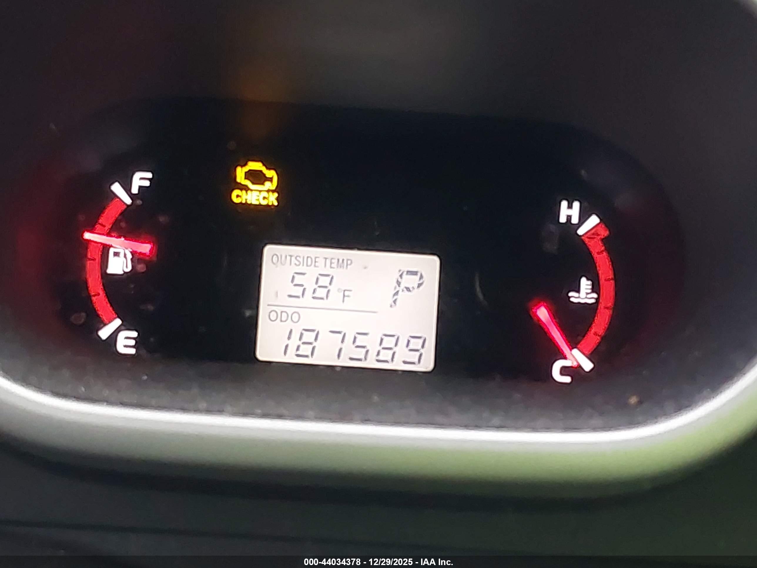 PONTIAC VIBE image 7