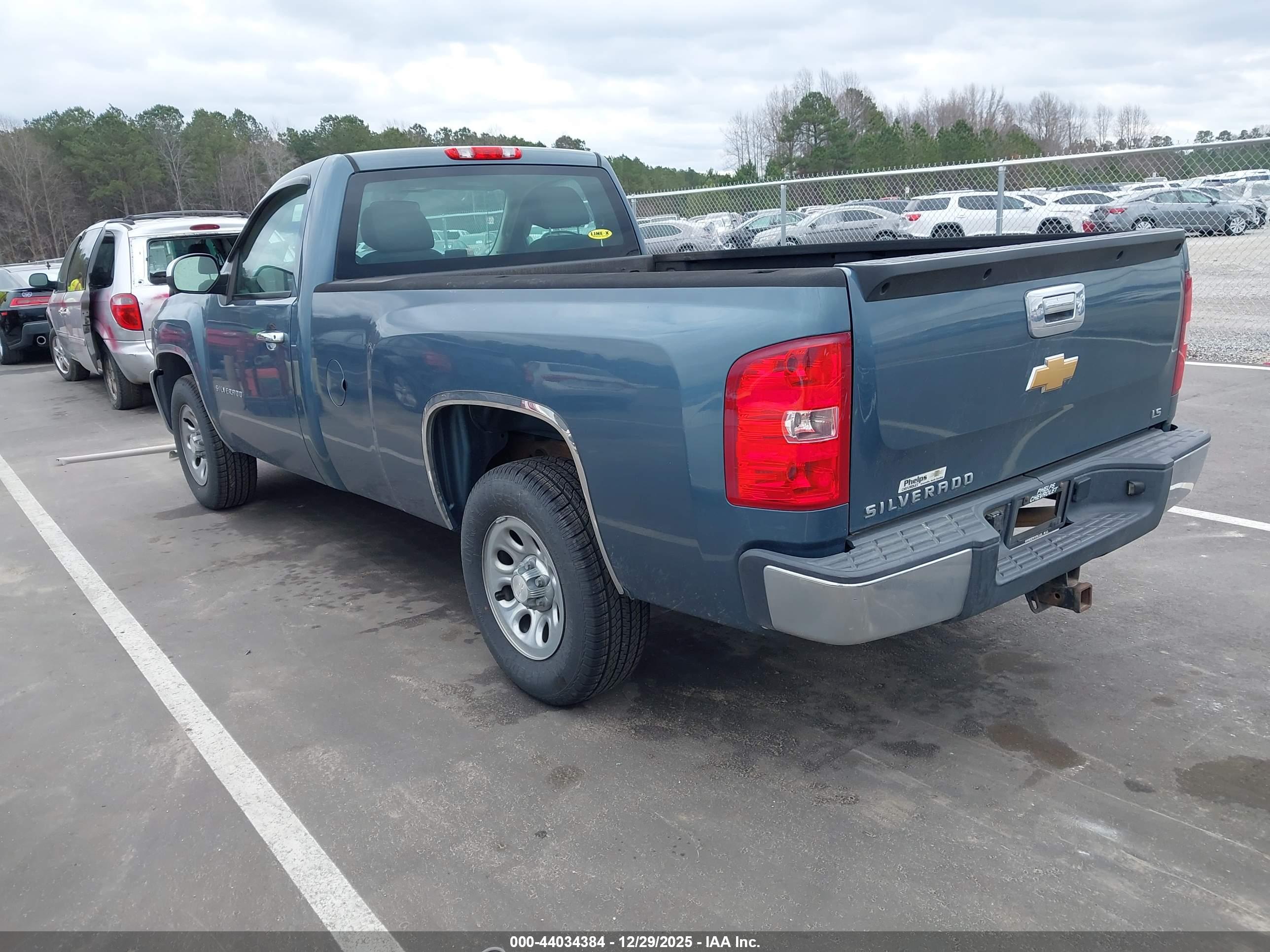 CHEVROLET SILVERADO image 3
