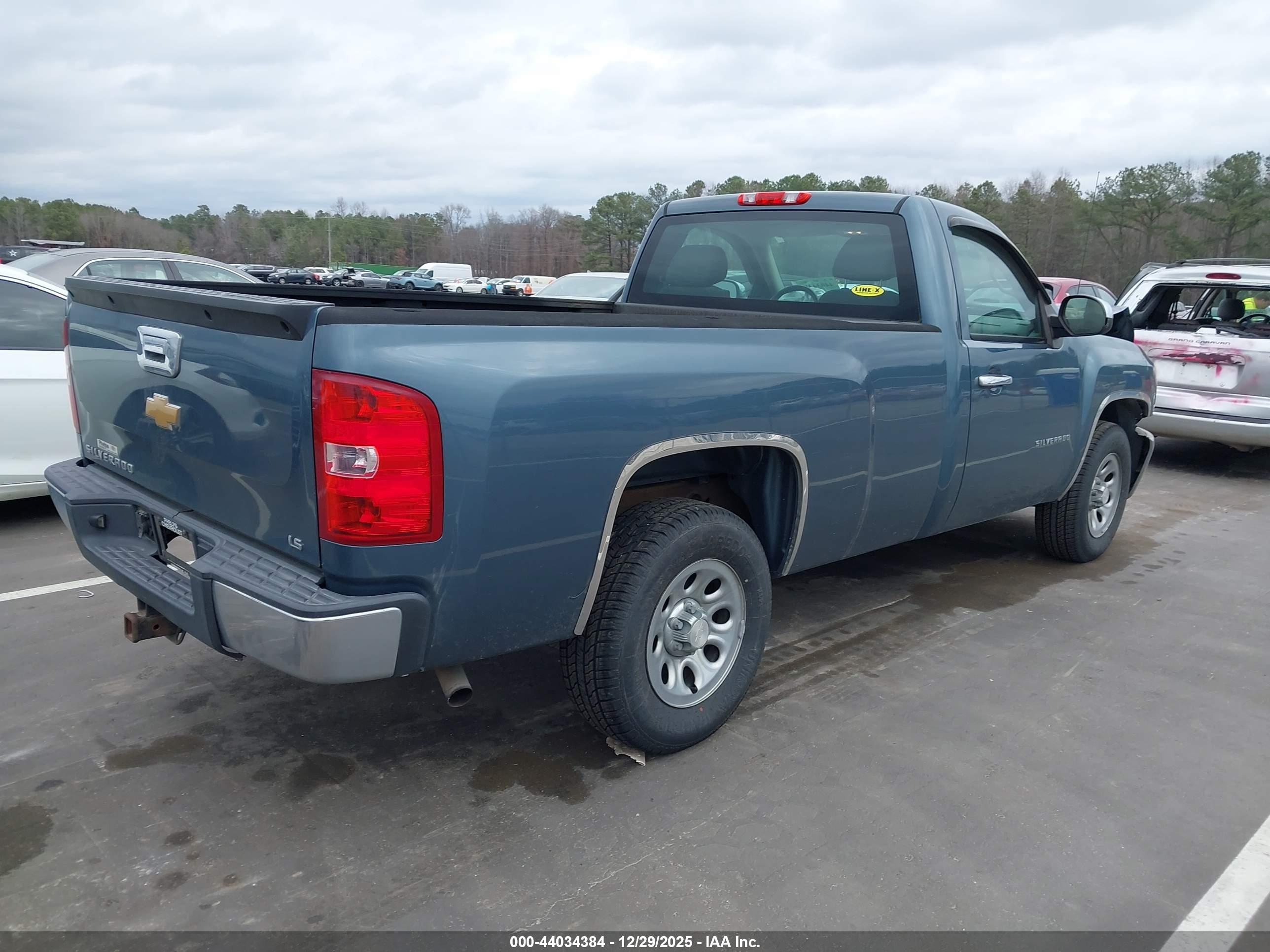 CHEVROLET SILVERADO image 4