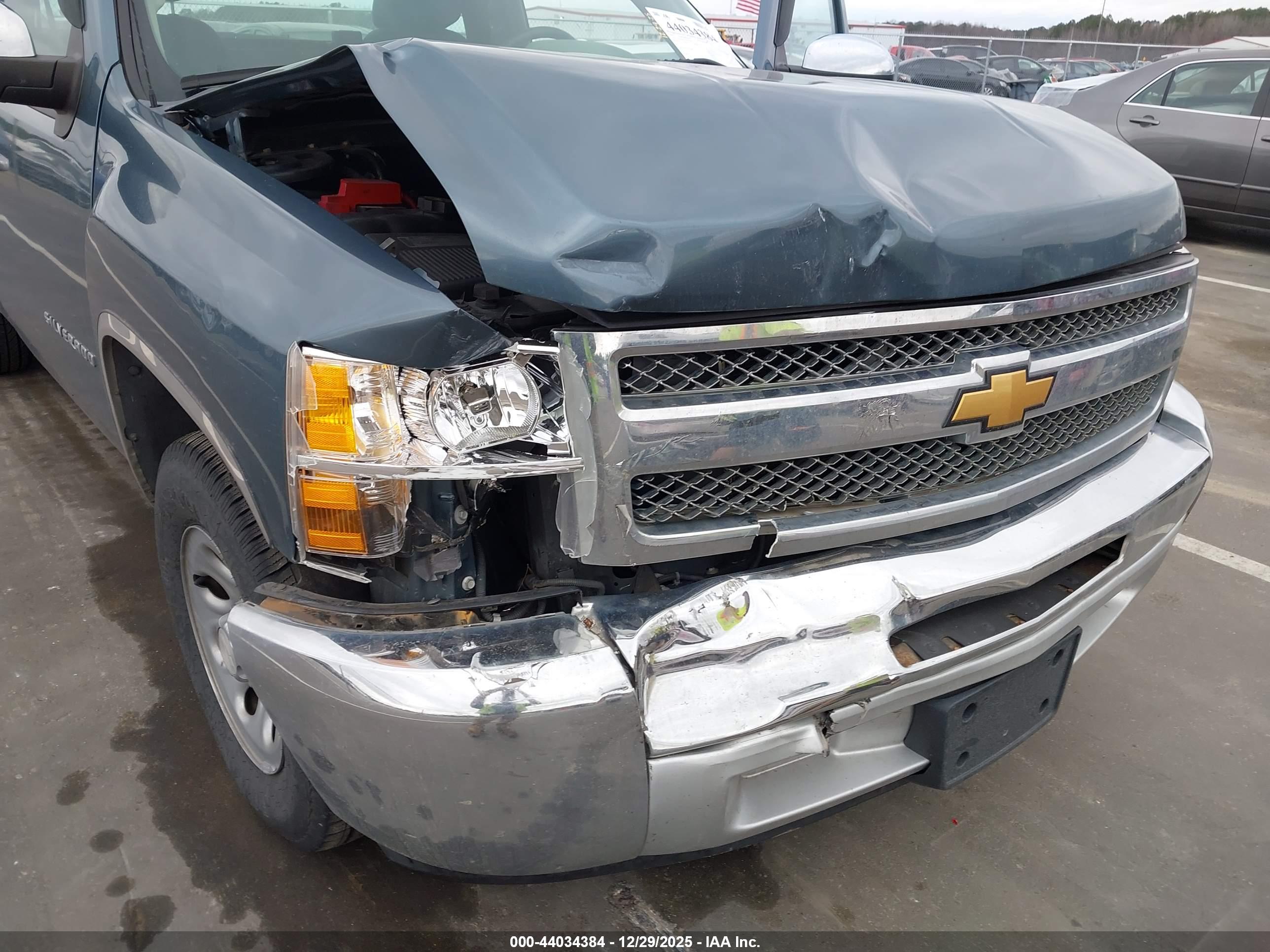 CHEVROLET SILVERADO image 6
