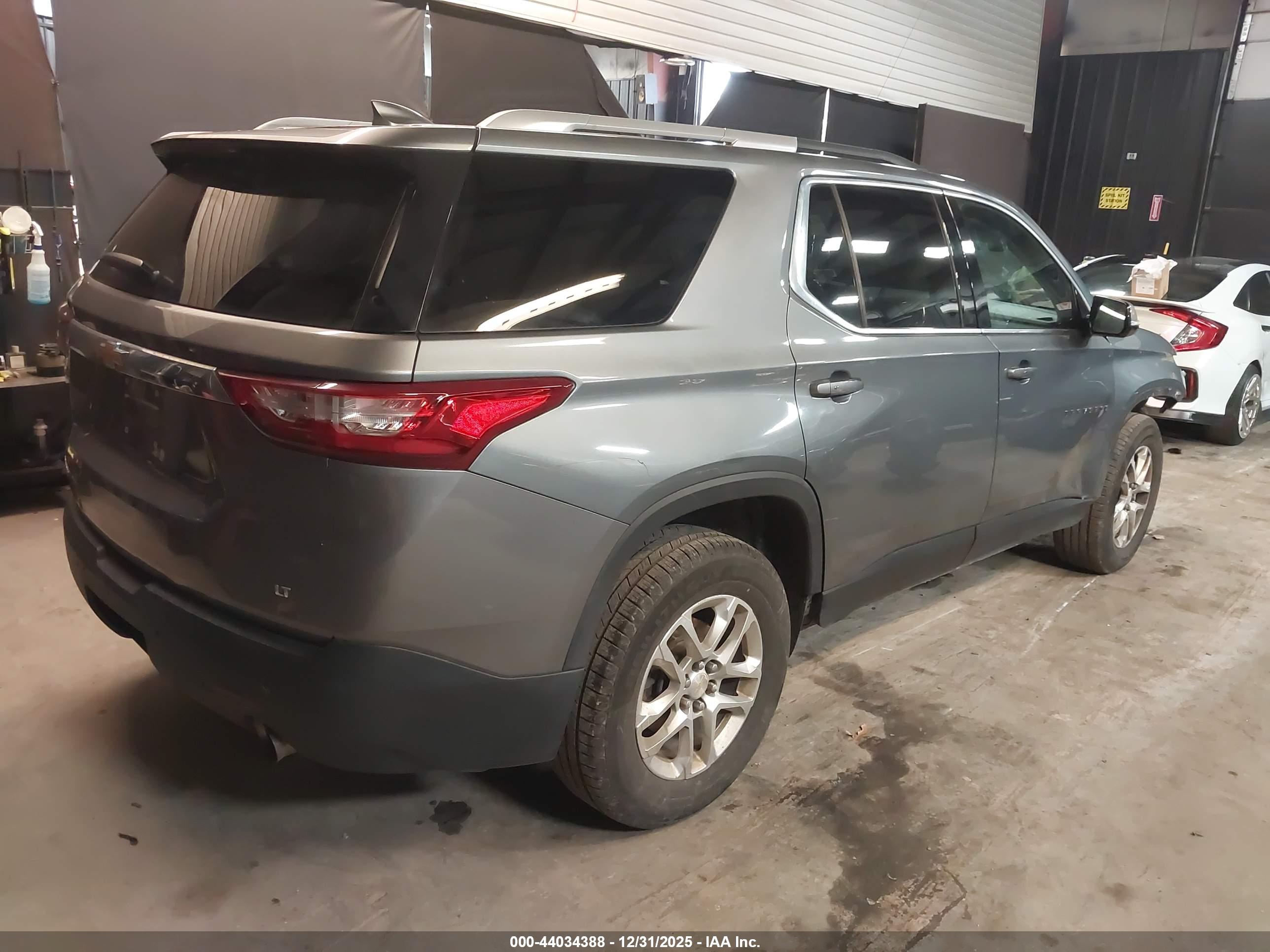 CHEVROLET TRAVERSE image 4