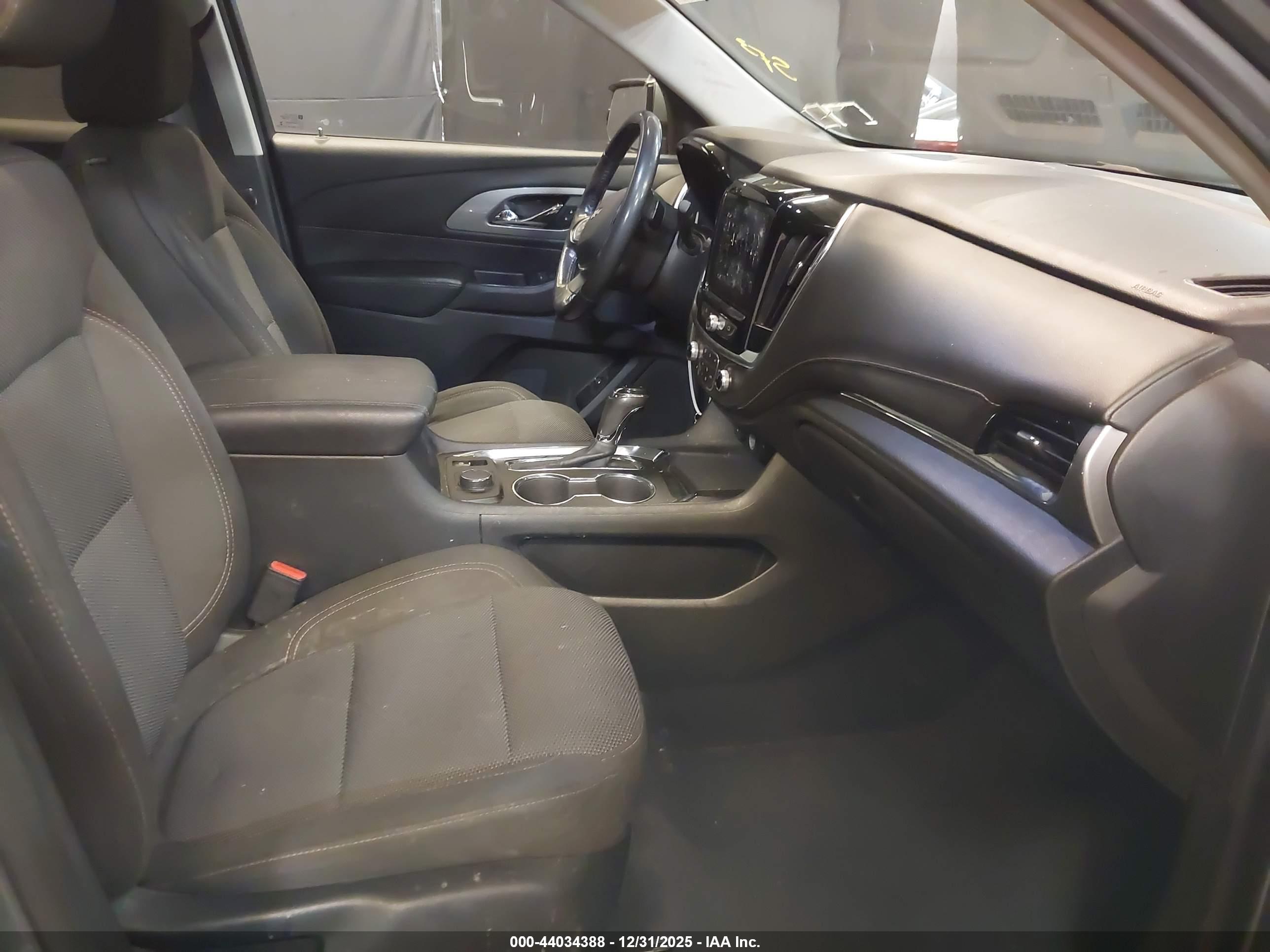 CHEVROLET TRAVERSE image 5