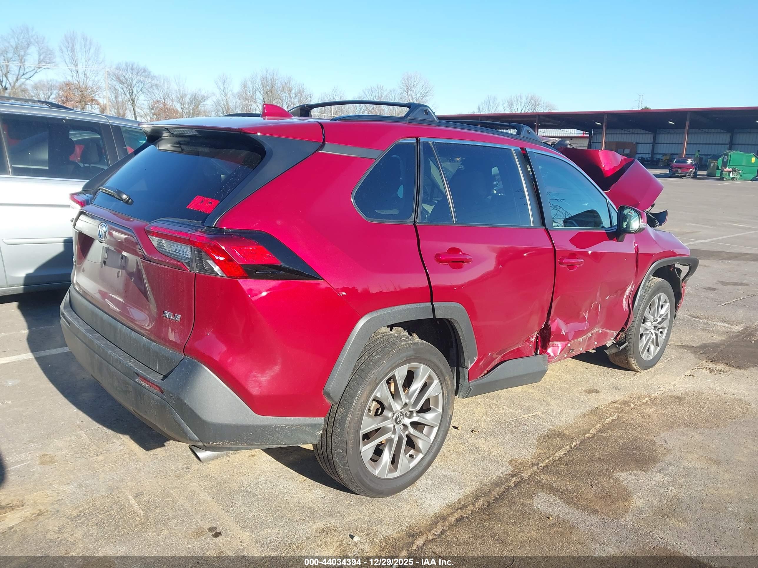 TOYOTA RAV4 image 4
