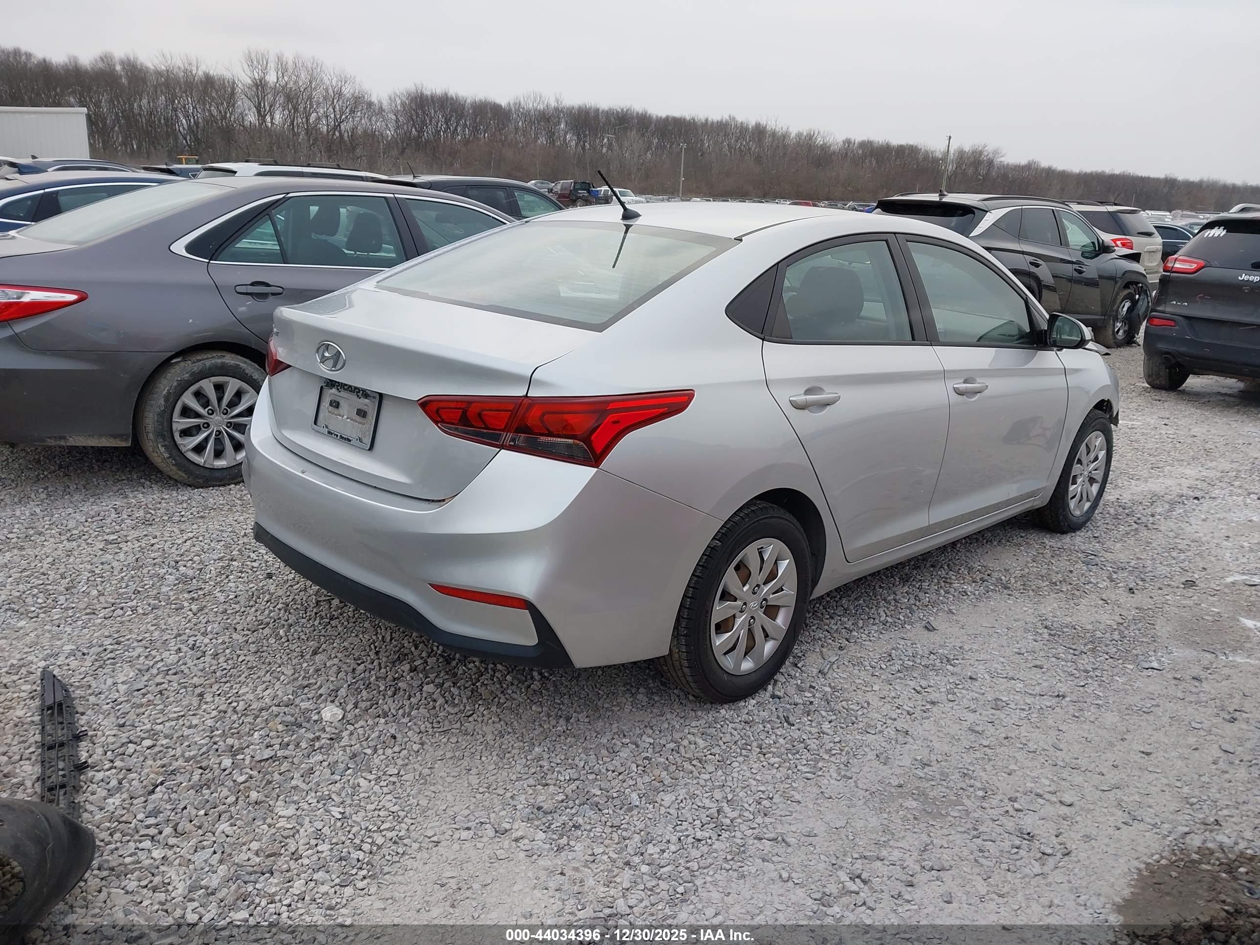 HYUNDAI ACCENT image 4