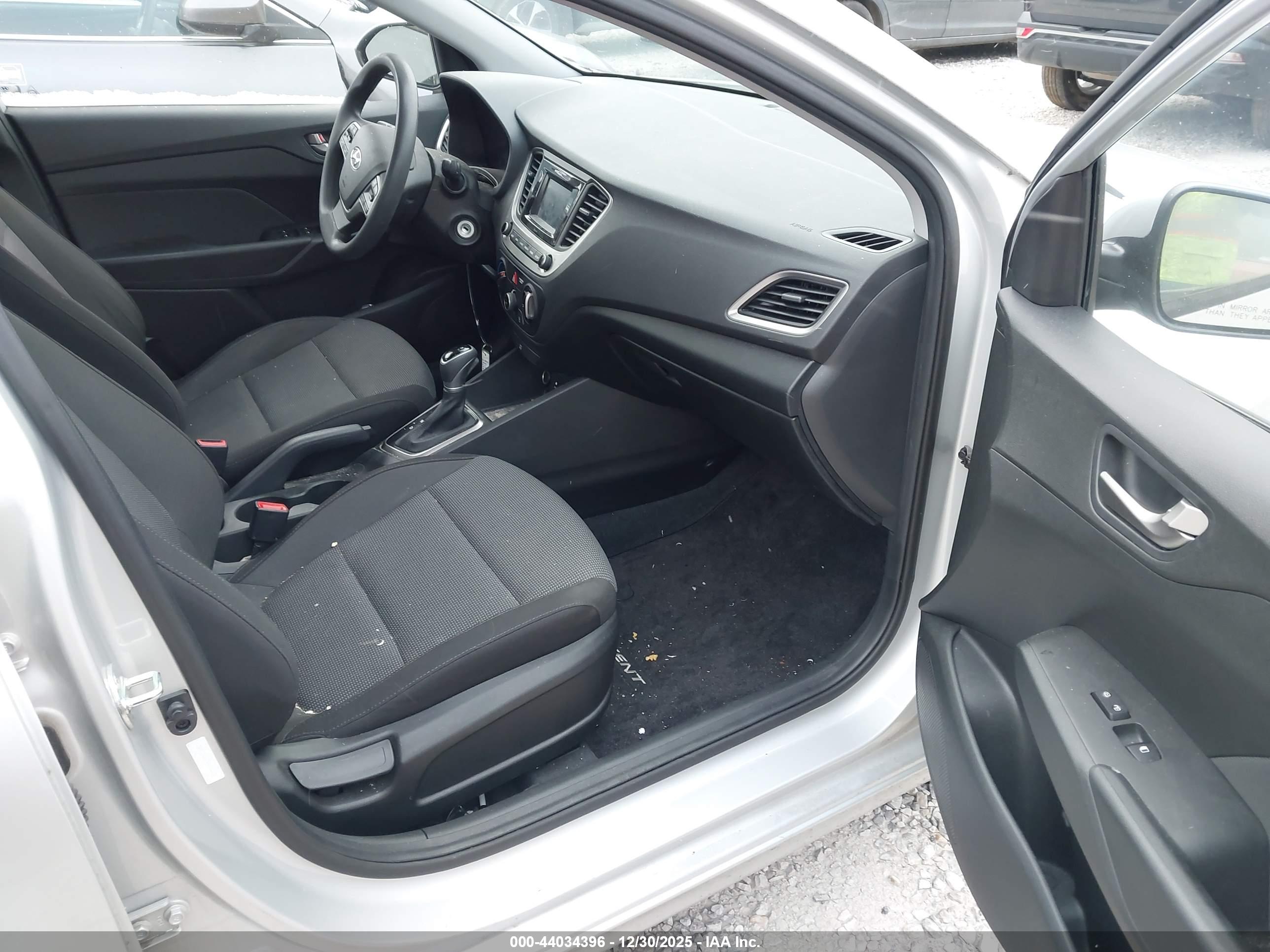 HYUNDAI ACCENT image 5