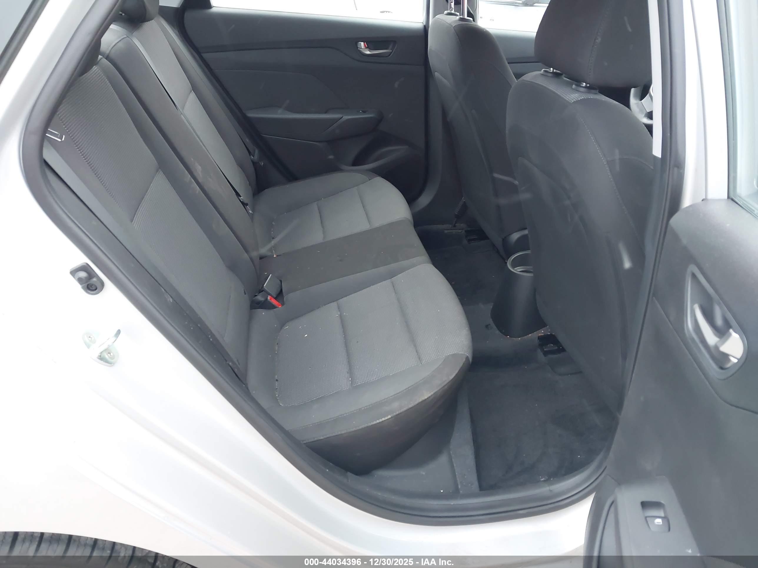 HYUNDAI ACCENT image 8