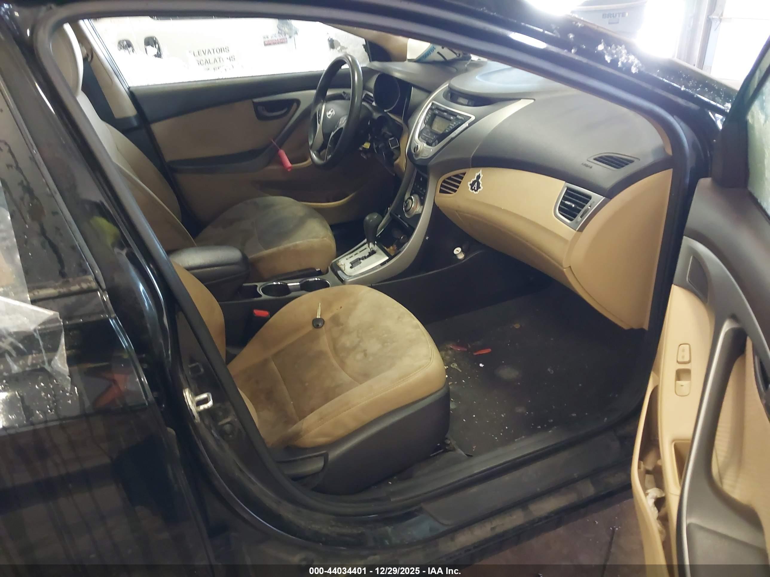 HYUNDAI ELANTRA image 5