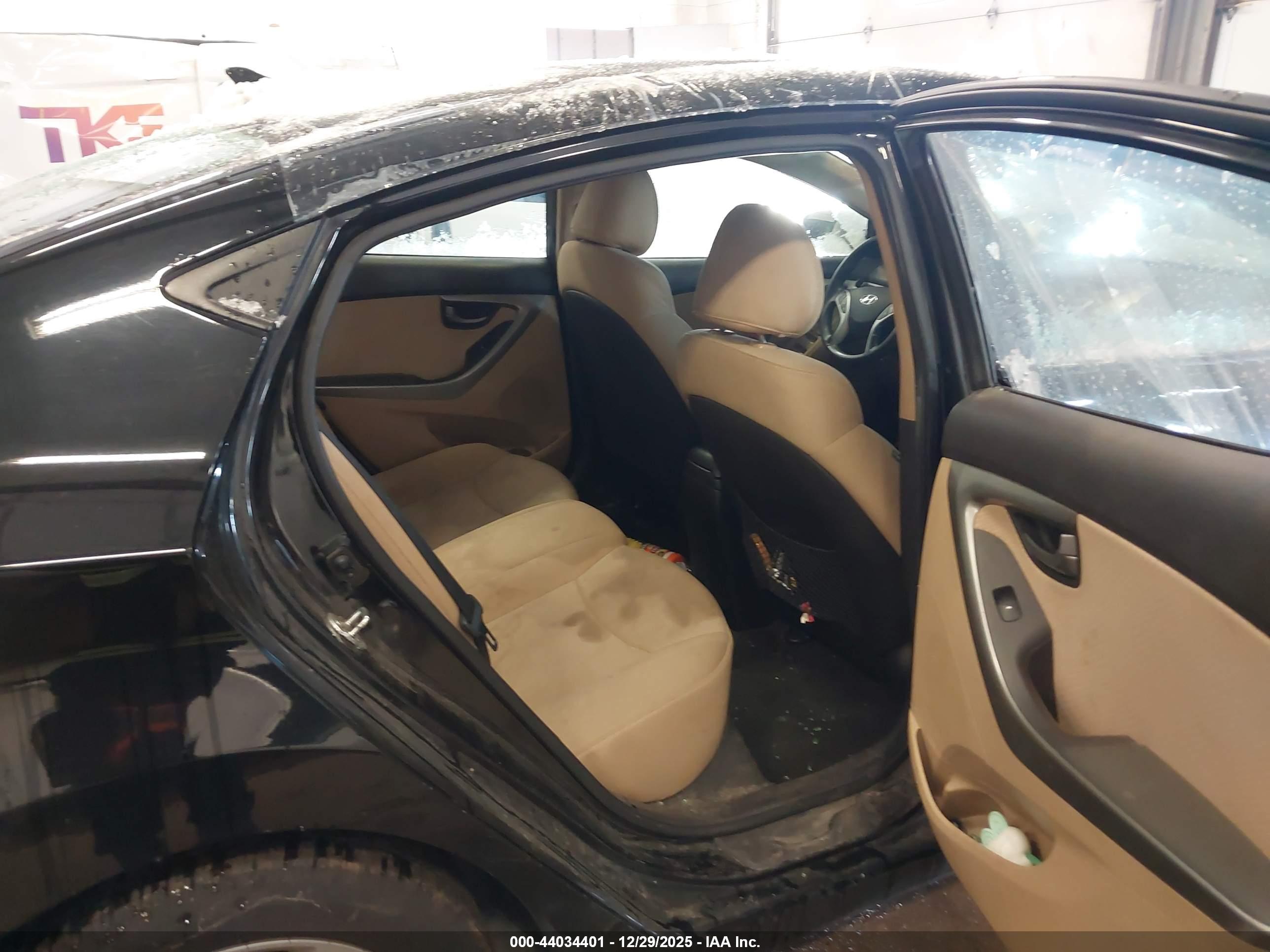 HYUNDAI ELANTRA image 8
