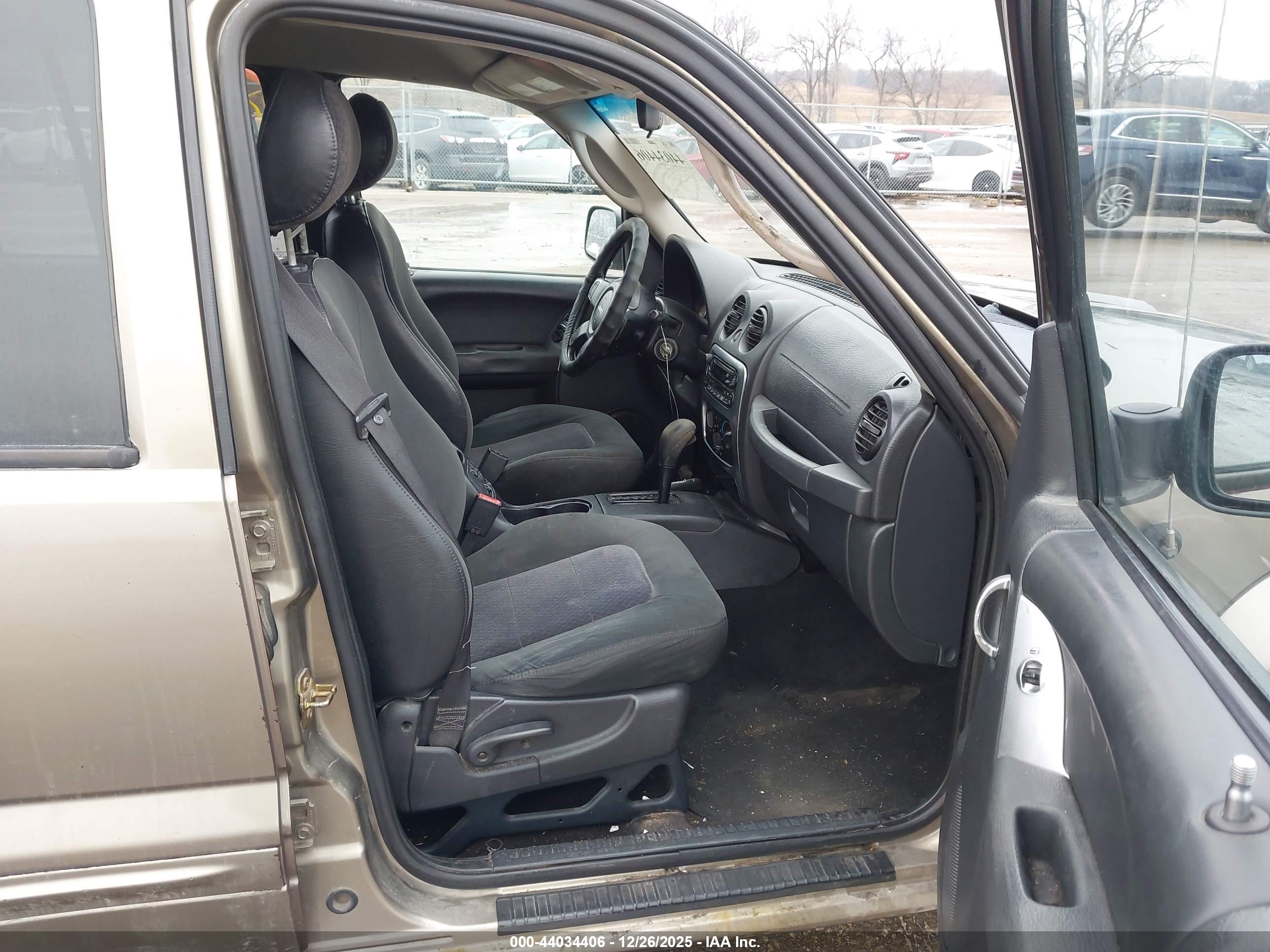 JEEP LIBERTY image 5