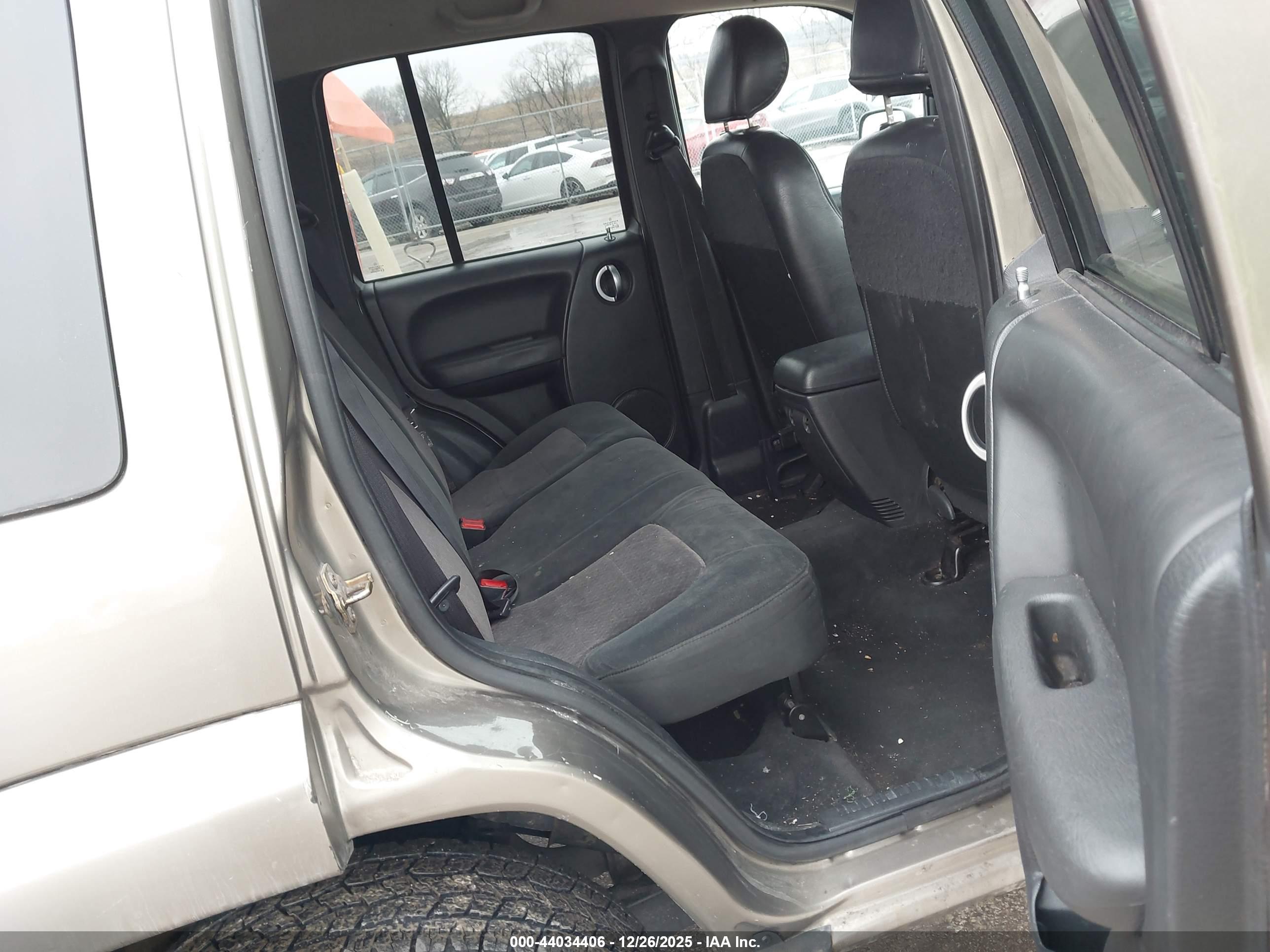 JEEP LIBERTY image 8