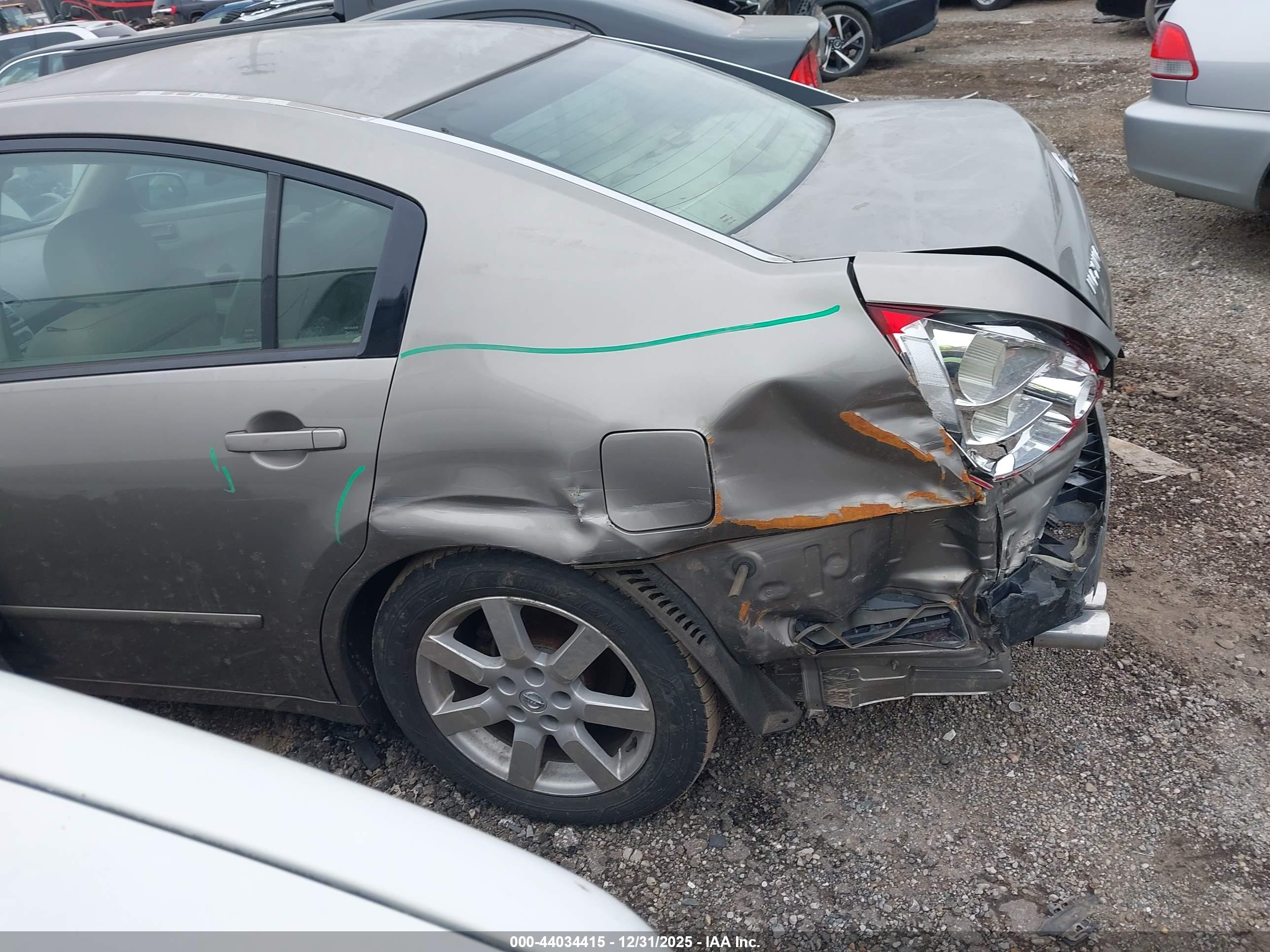 NISSAN MAXIMA image 6