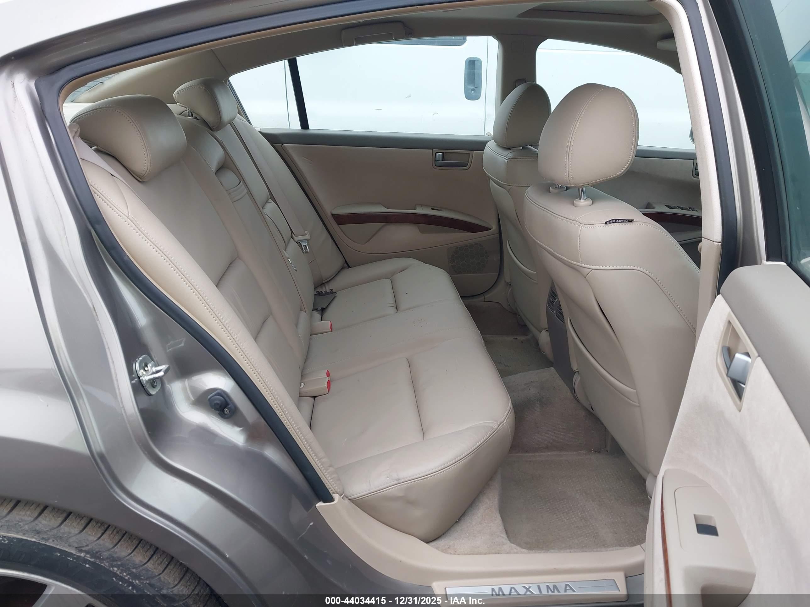 NISSAN MAXIMA image 8