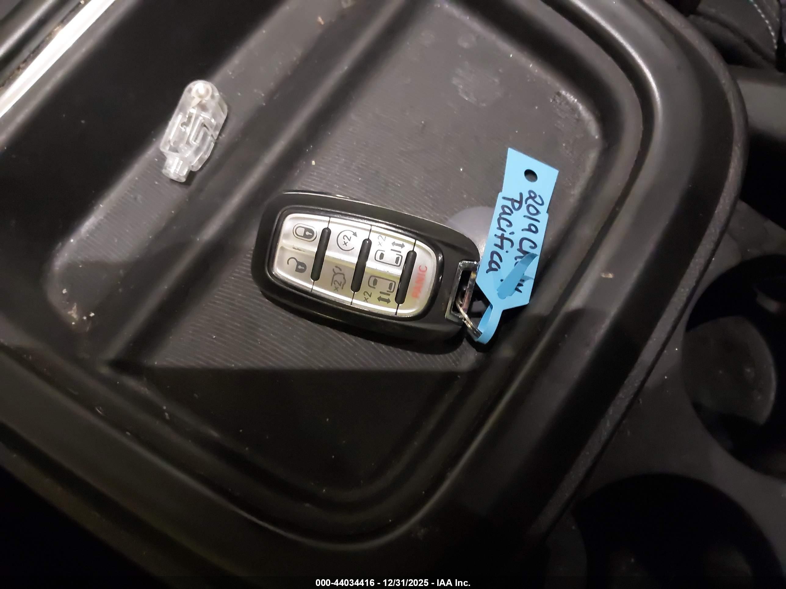 CHRYSLER PACIFICA image 11