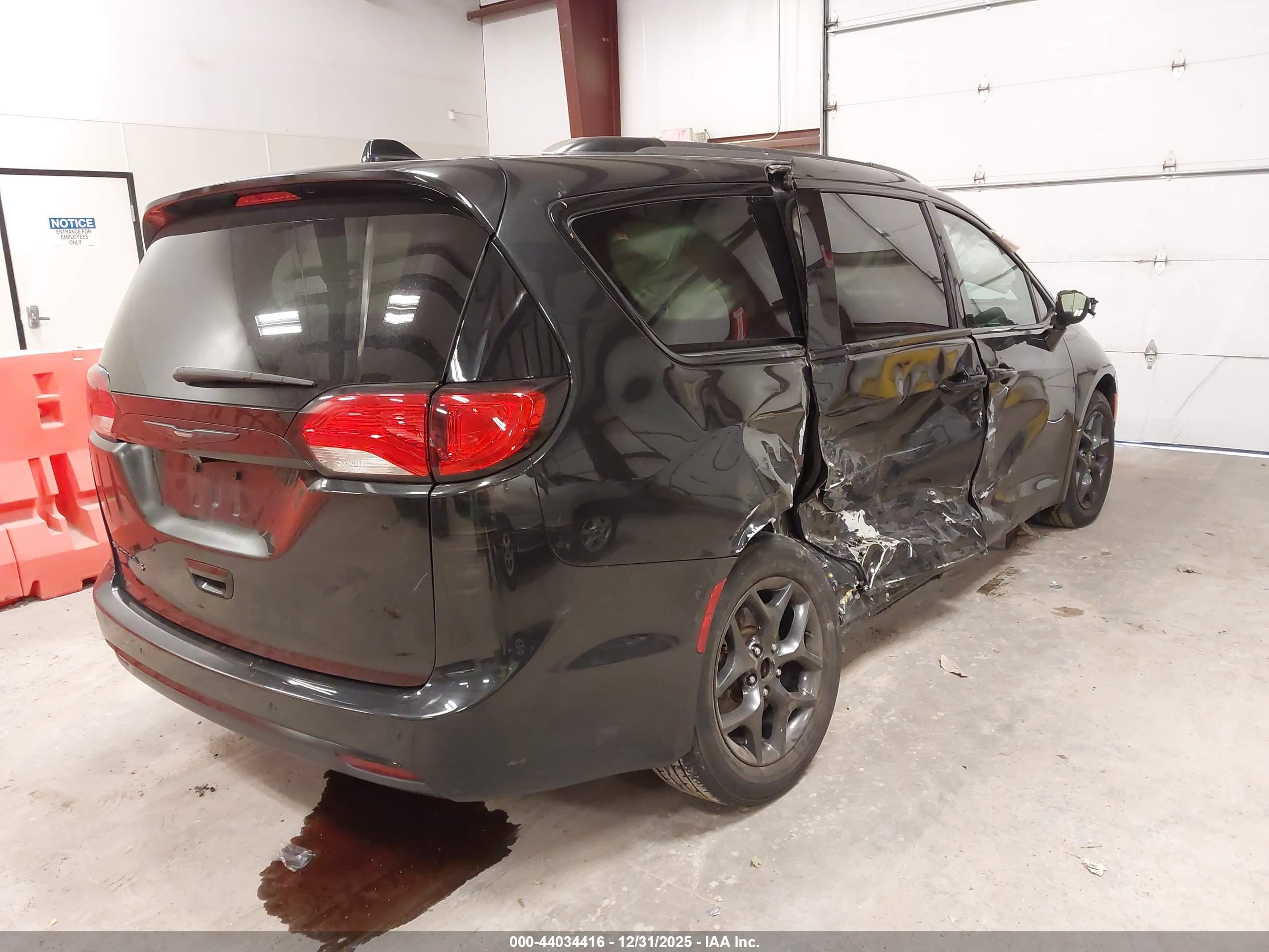 CHRYSLER PACIFICA image 4