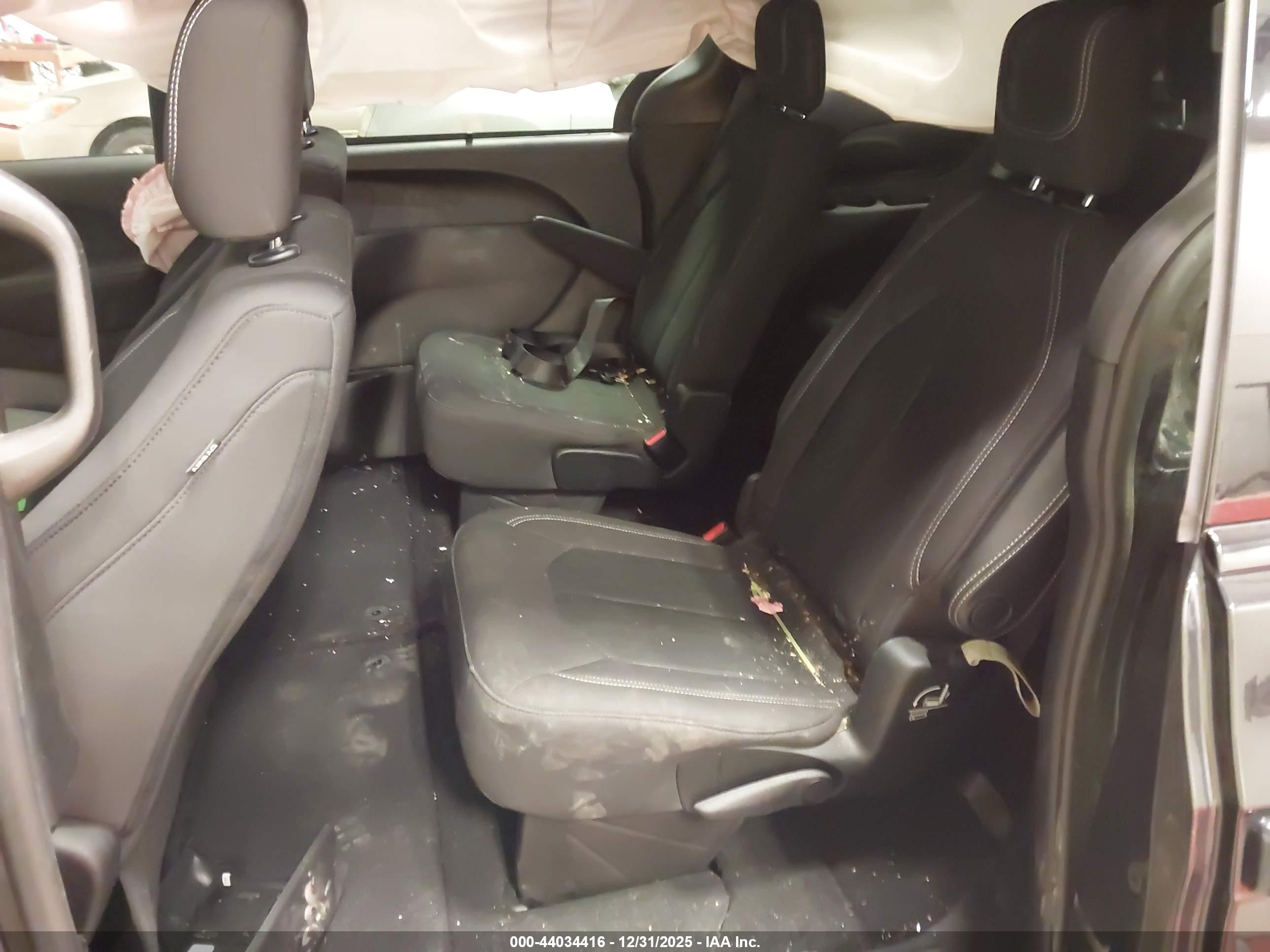 CHRYSLER PACIFICA image 8