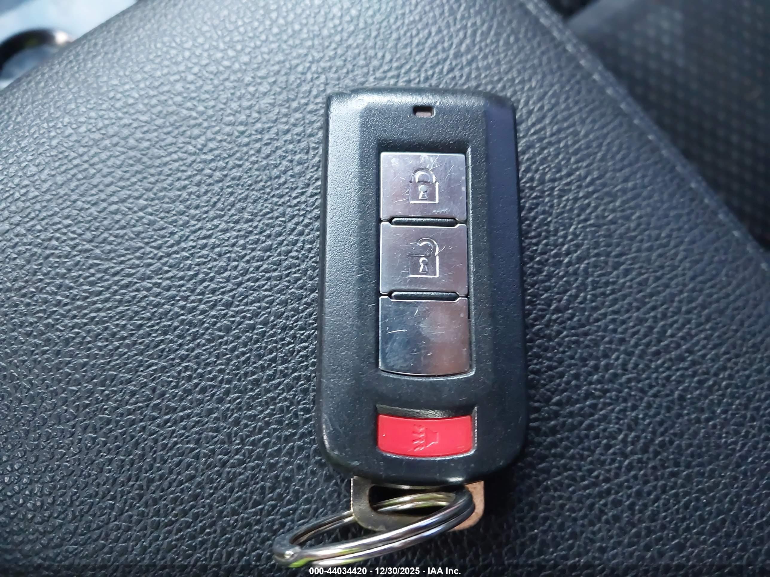 MITSUBISHI OUTLANDER image 11