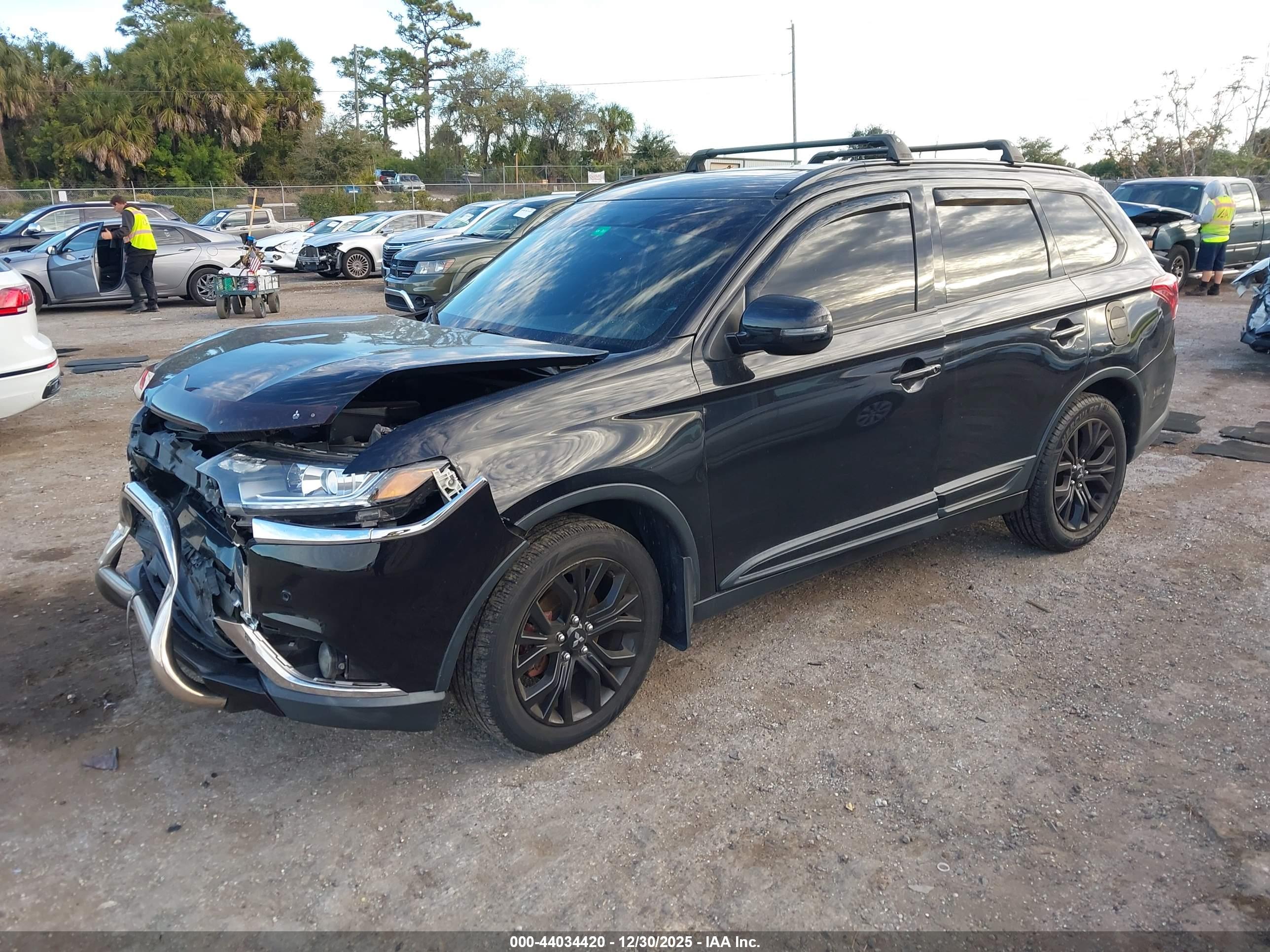 MITSUBISHI OUTLANDER image 2