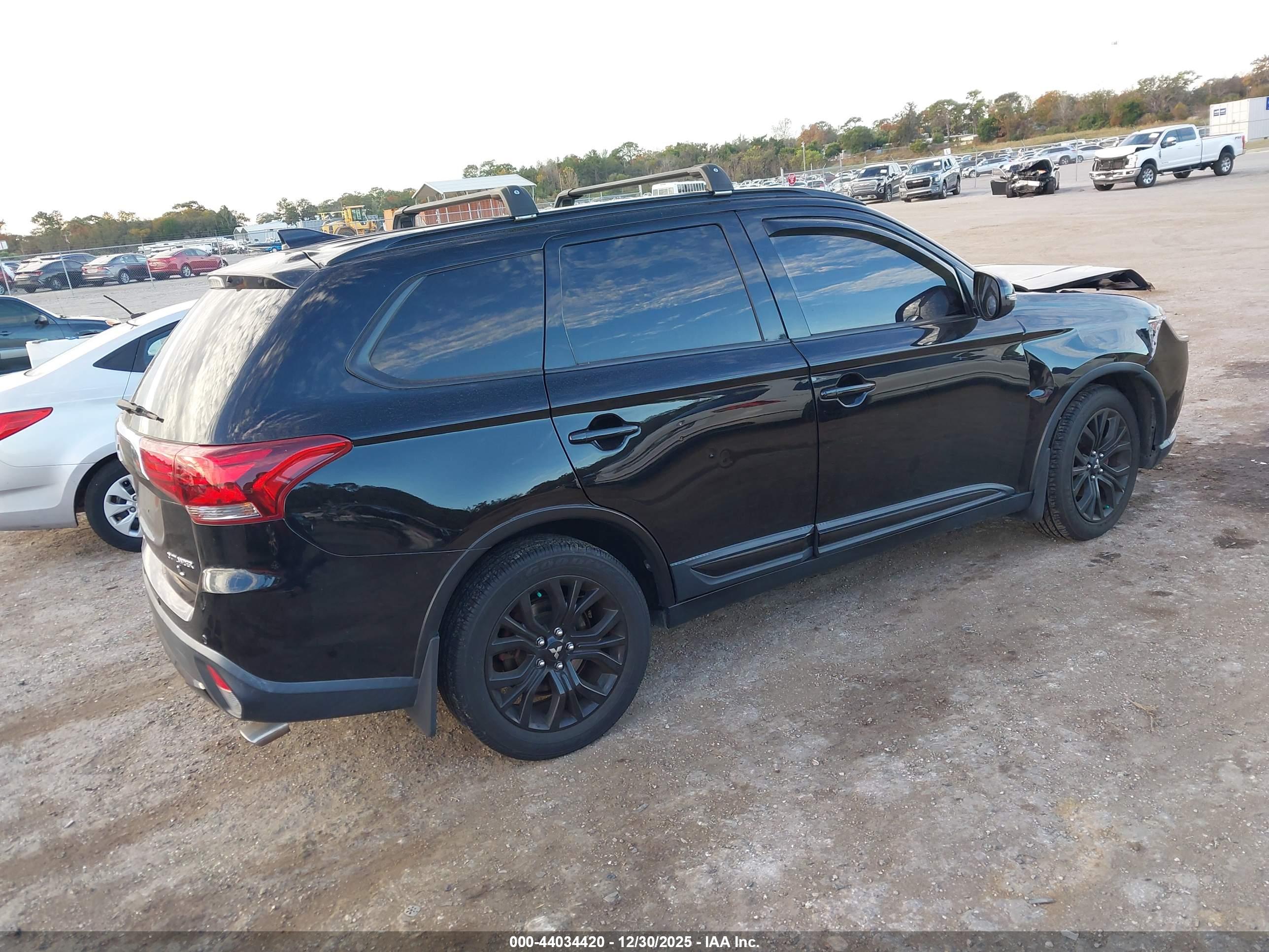 MITSUBISHI OUTLANDER image 4