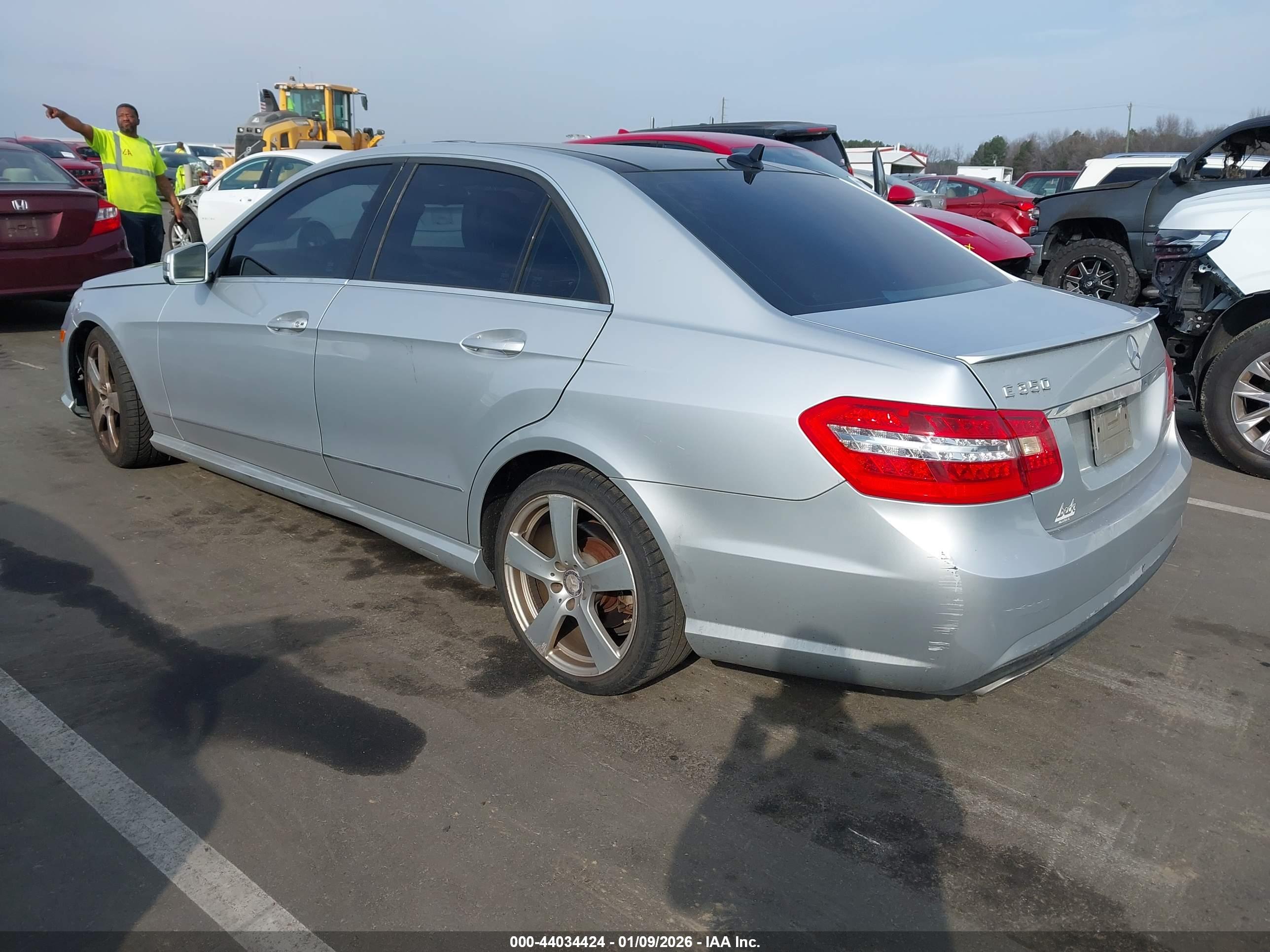 MERCEDES-BENZ E image 3