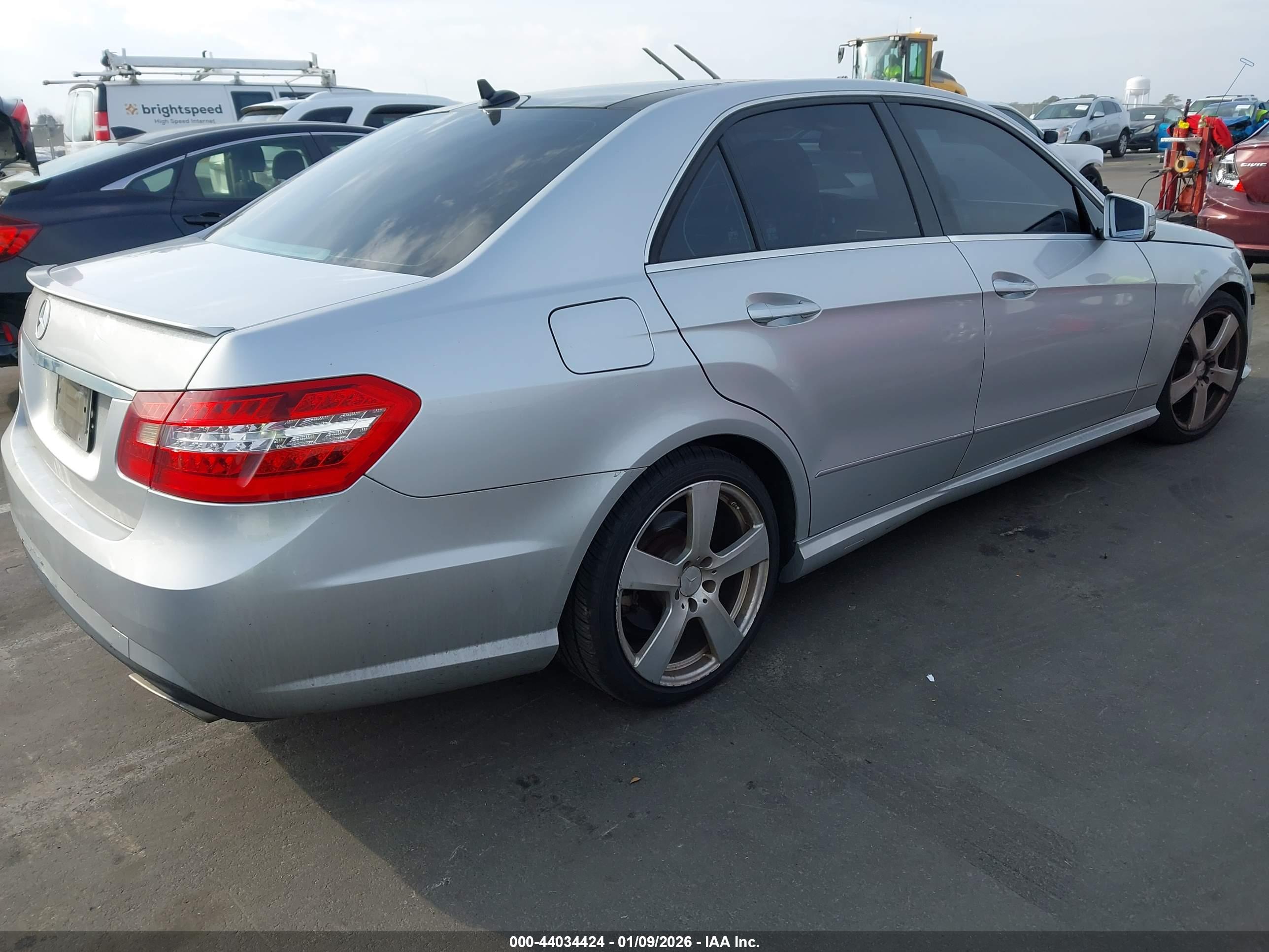 MERCEDES-BENZ E image 4