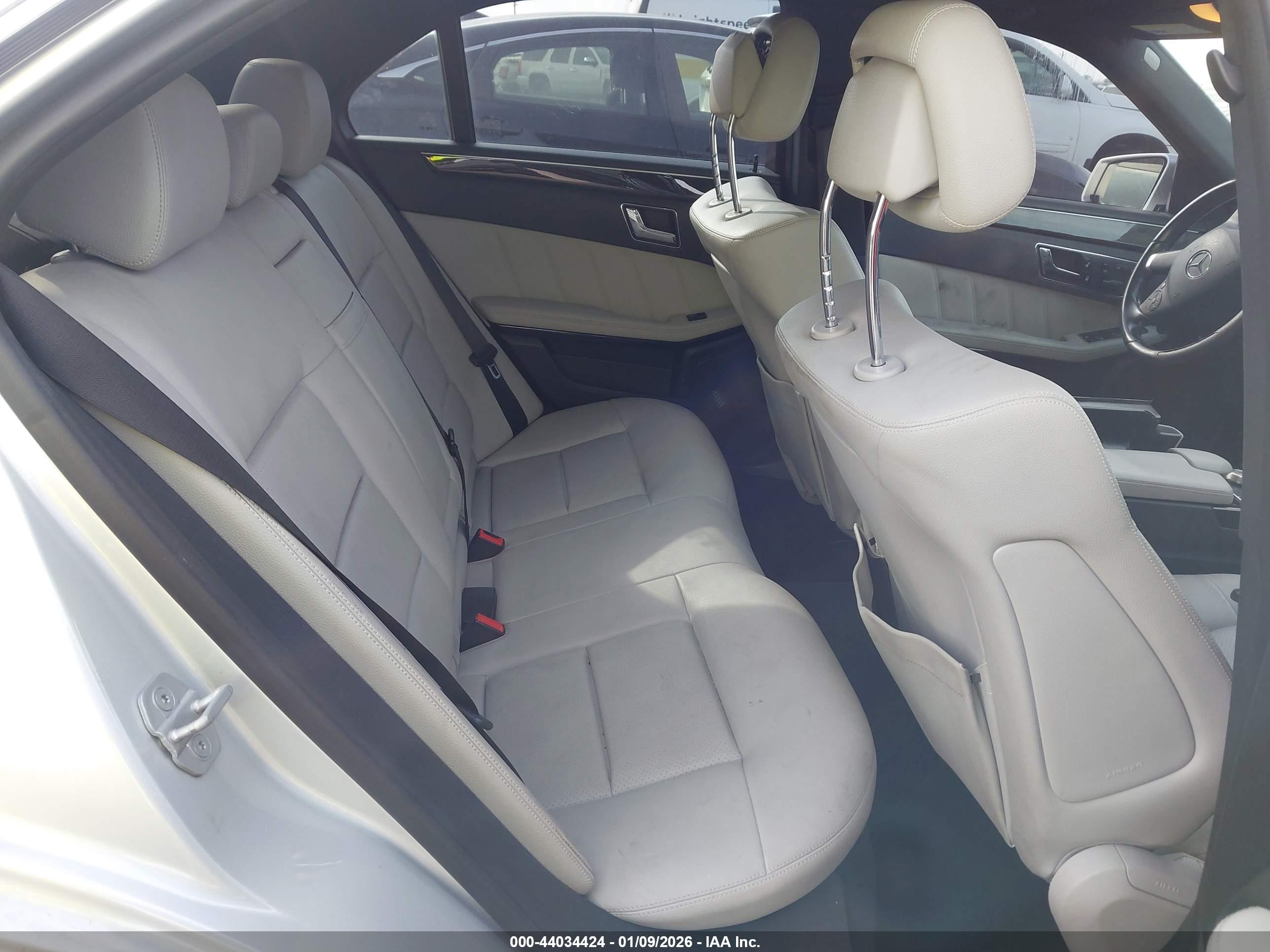 MERCEDES-BENZ E image 8