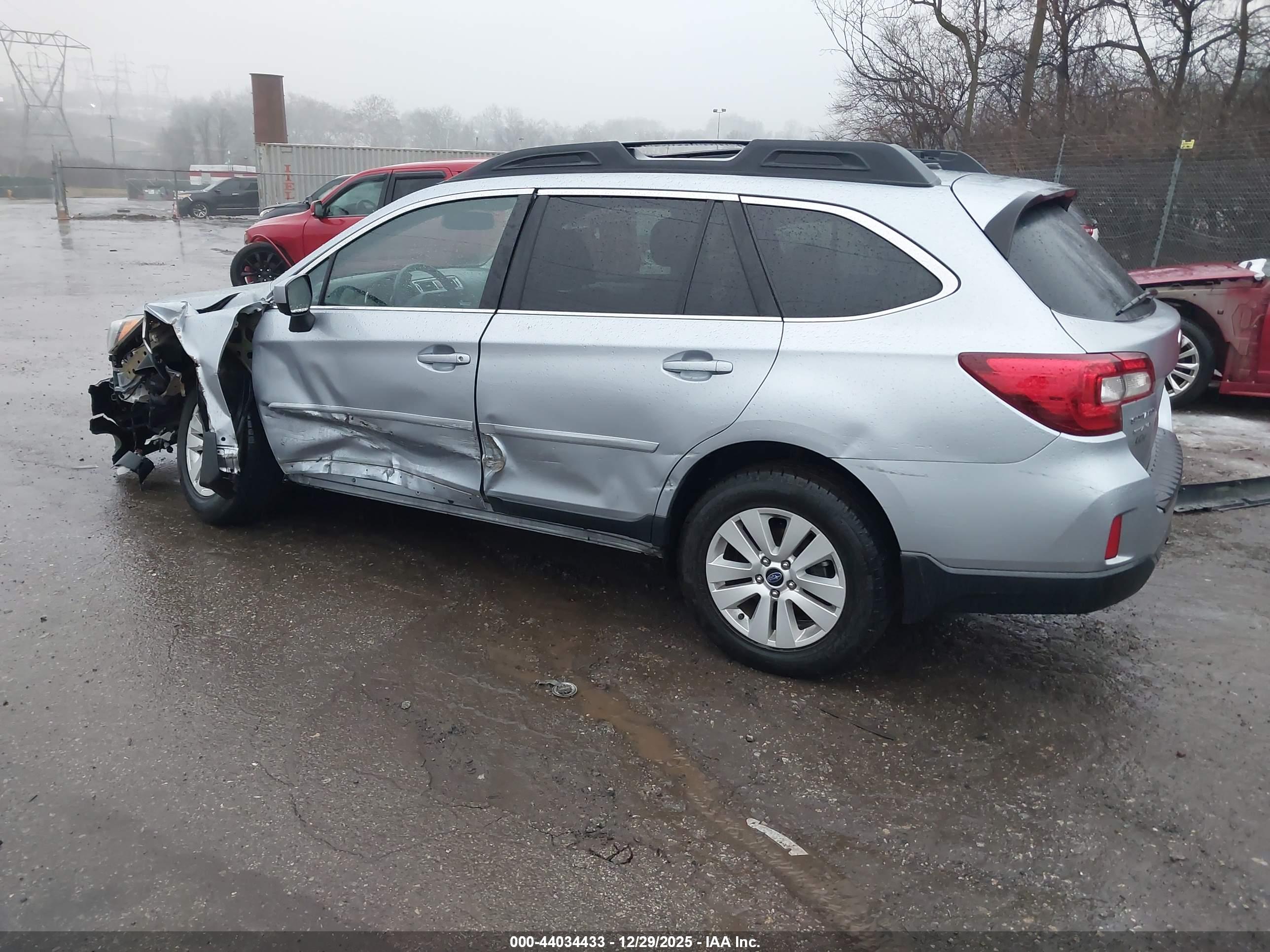 SUBARU OUTBACK image 3