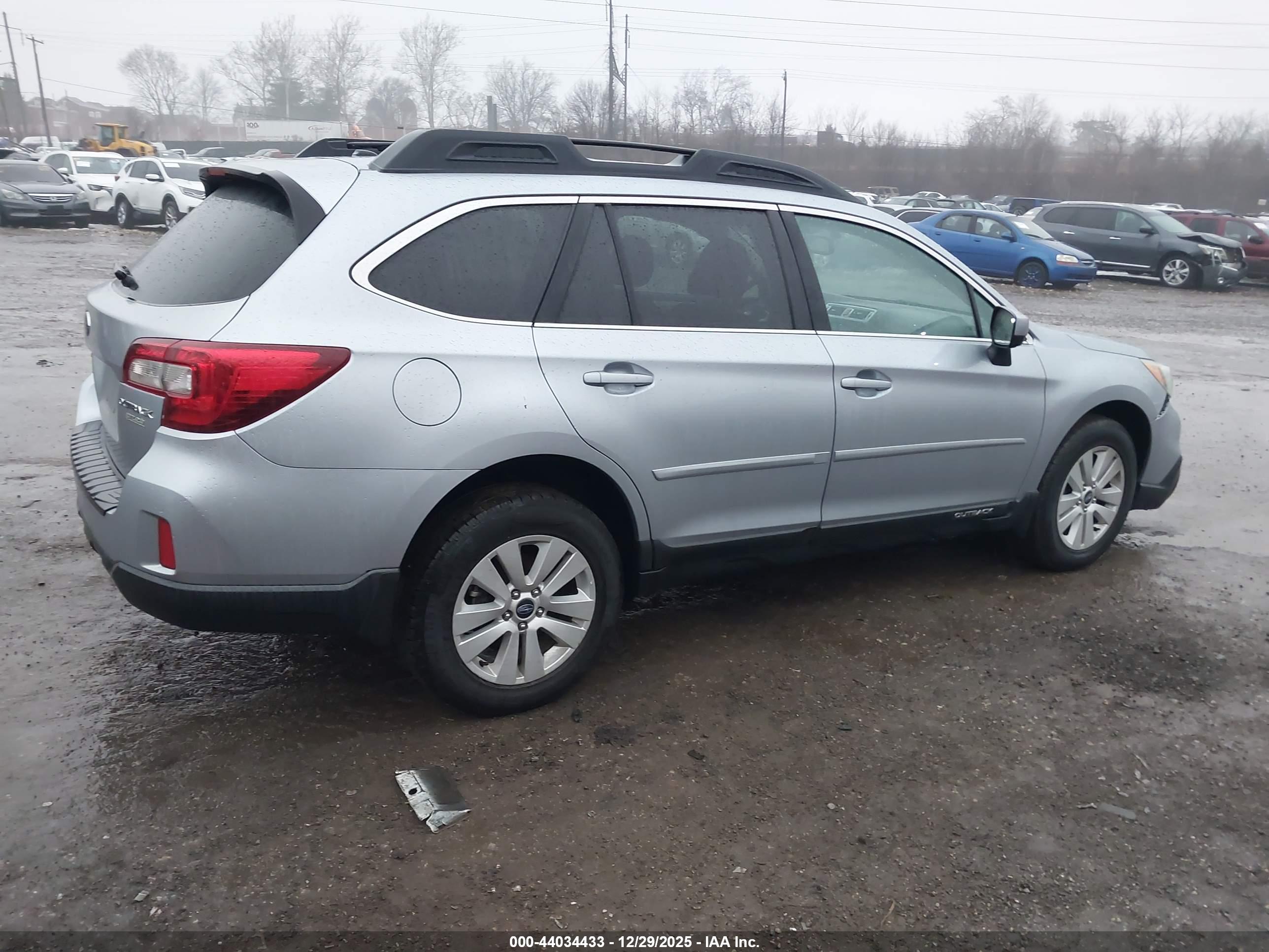 SUBARU OUTBACK image 4