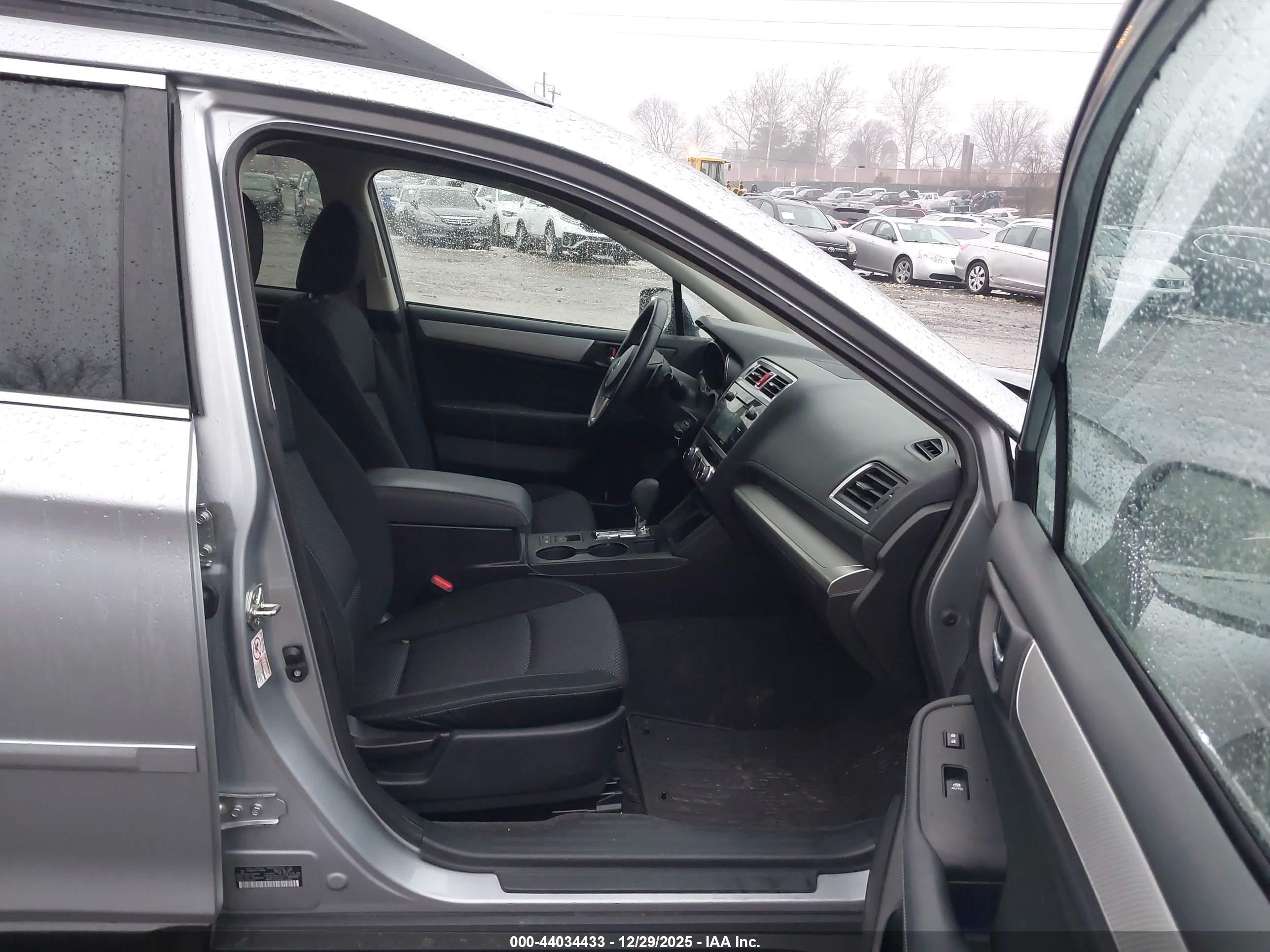 SUBARU OUTBACK image 5