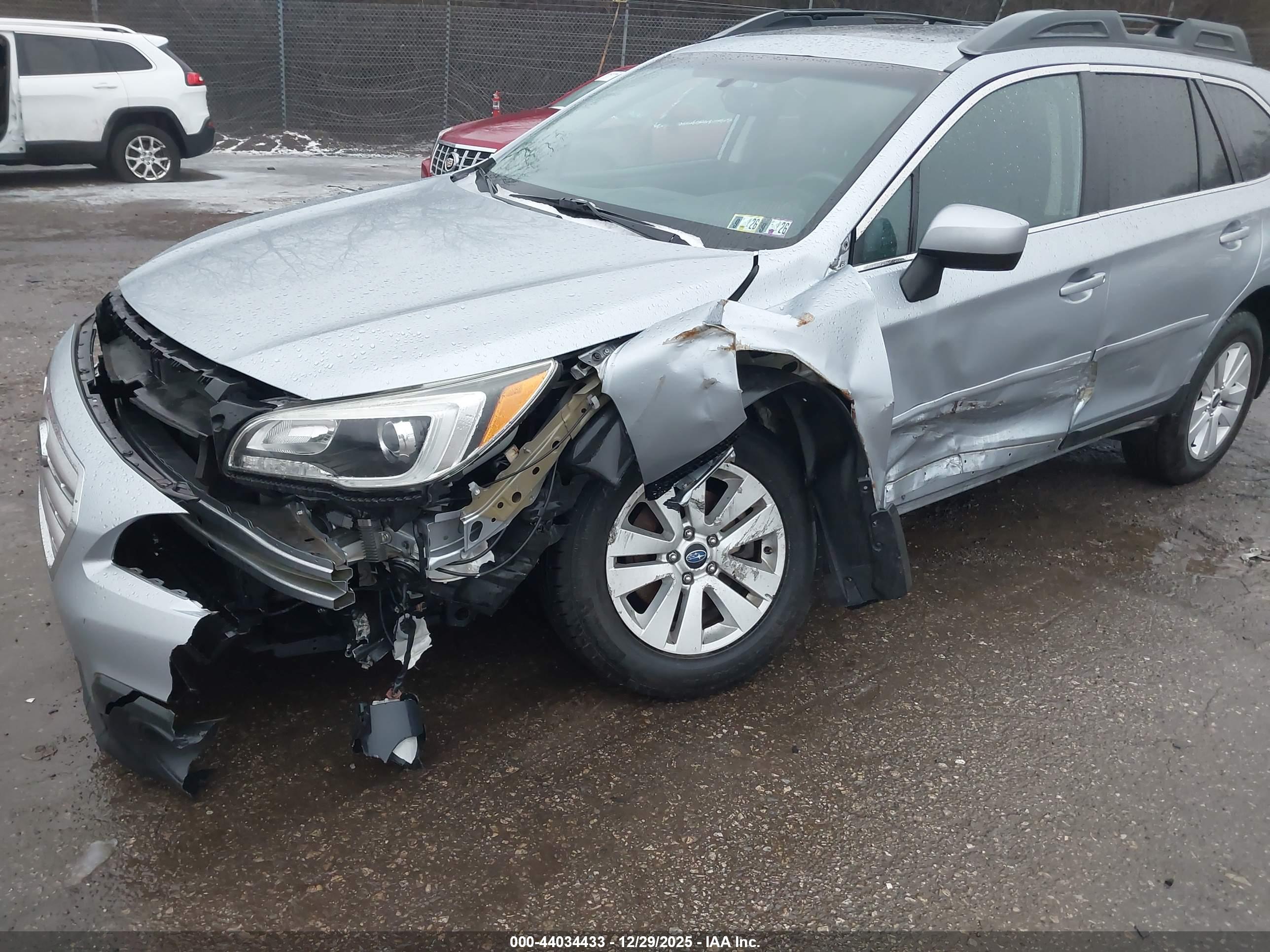 SUBARU OUTBACK image 6